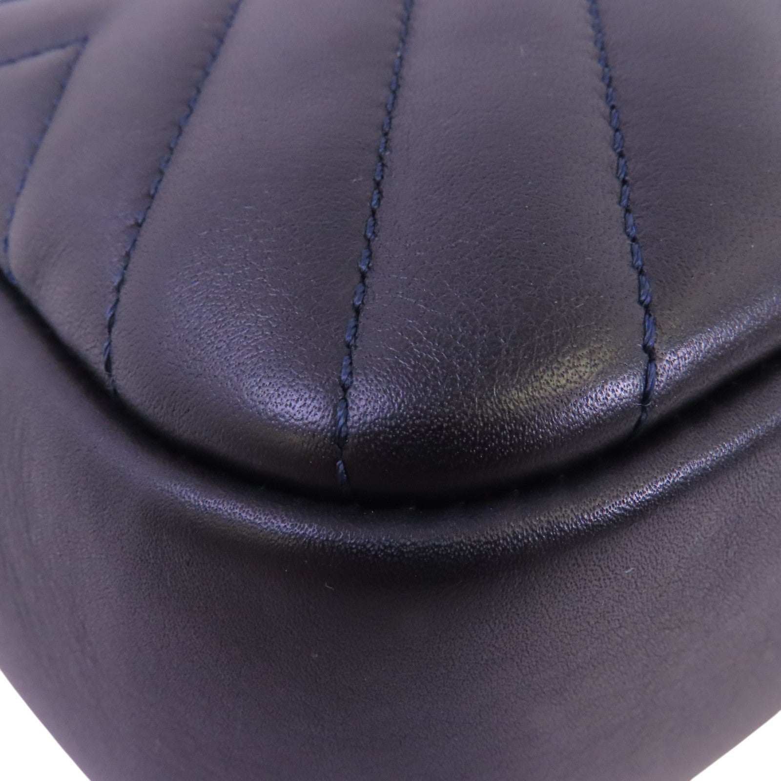 CHANEL 牛皮皮革Chevron Camera Bag銀扣鏈帶肩背袋