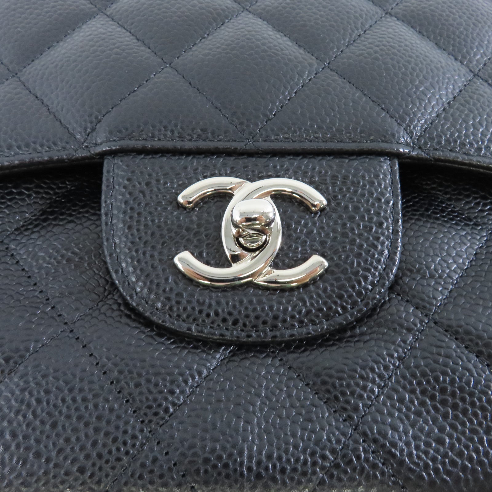 CHANEL 菱格Caviar皮革Classic Flap Jumbo銀扣鏈帶肩背袋黑色
