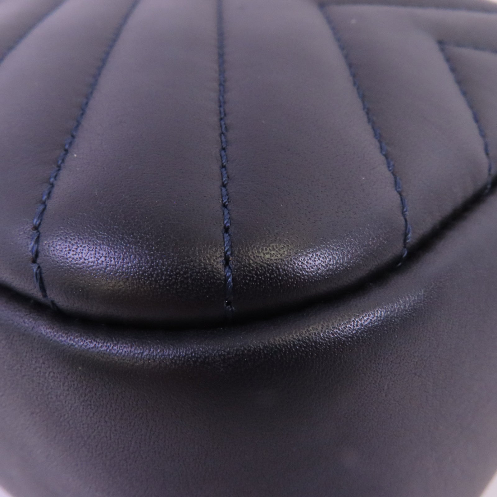 CHANEL 牛皮皮革Chevron Camera Bag銀扣鏈帶肩背袋