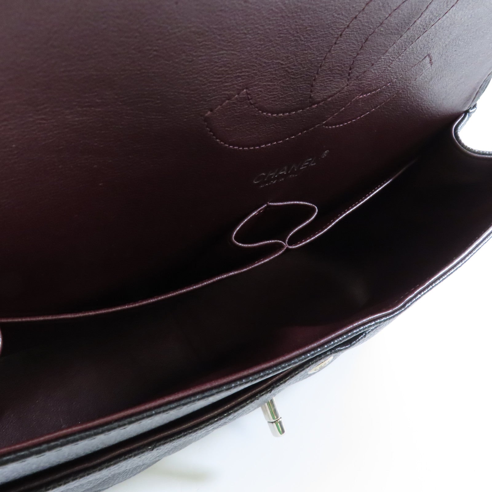 CHANEL 菱格Caviar皮革Classic Flap Jumbo銀扣鏈帶肩背袋黑色