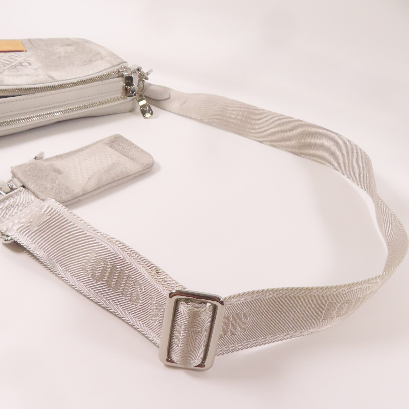 LOUIS VUITTON Damier Salt Trio Messenger Bag銀扣肩背袋灰色