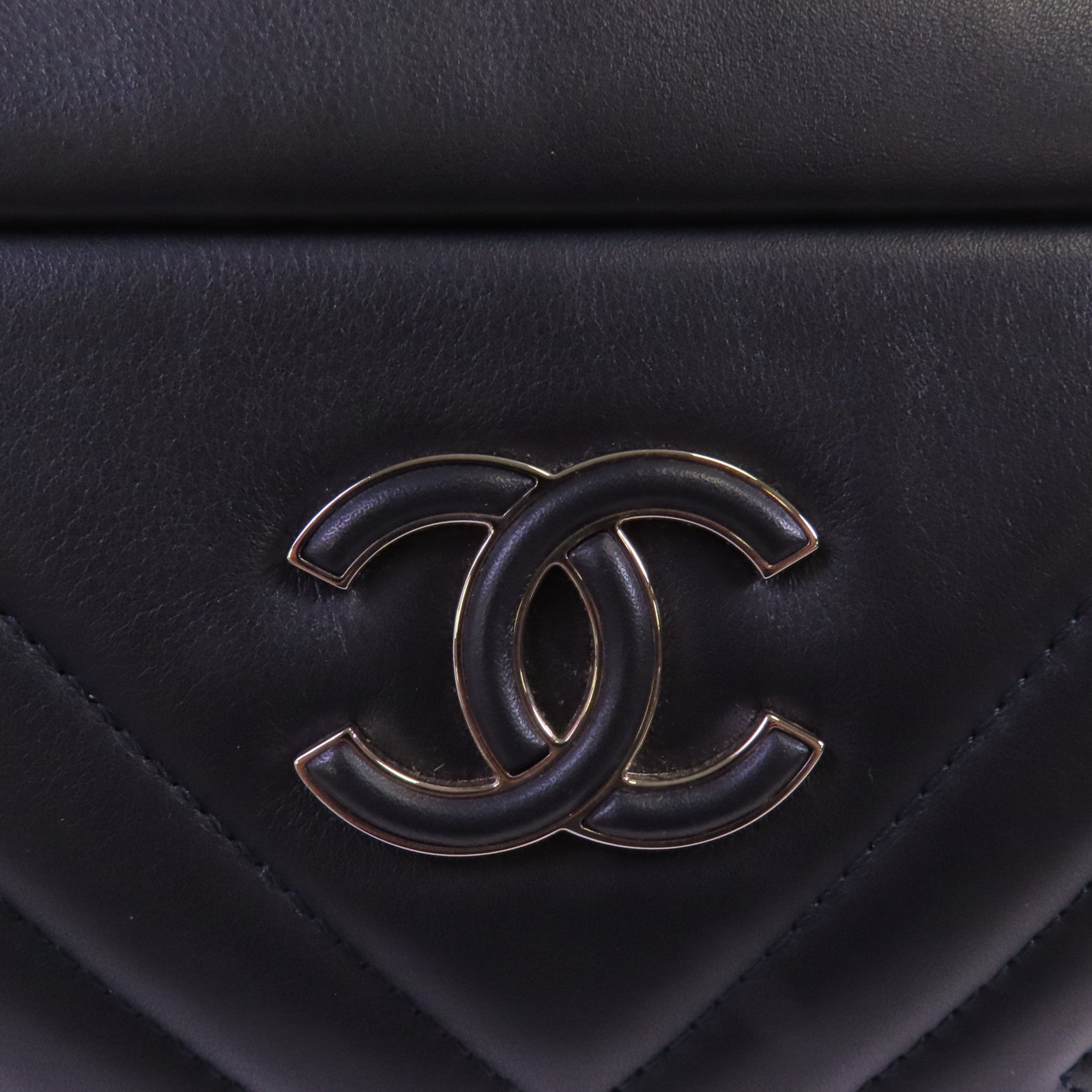 CHANEL 牛皮皮革Chevron Camera Bag銀扣鏈帶肩背袋
