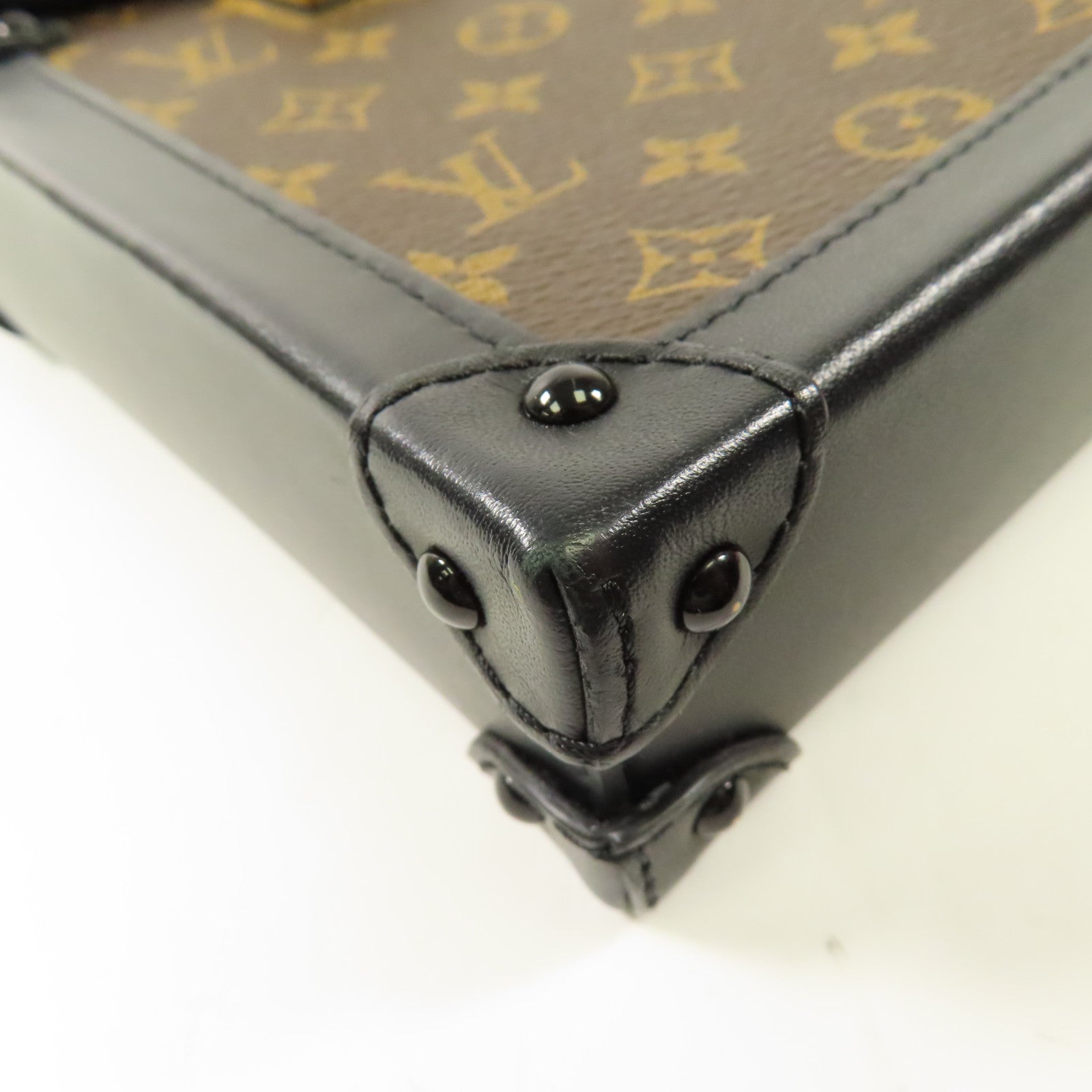 LOUIS VUITTON LV GHW Pochette Trunk Vertical Shoulder Bag Monogram M63913 Brown