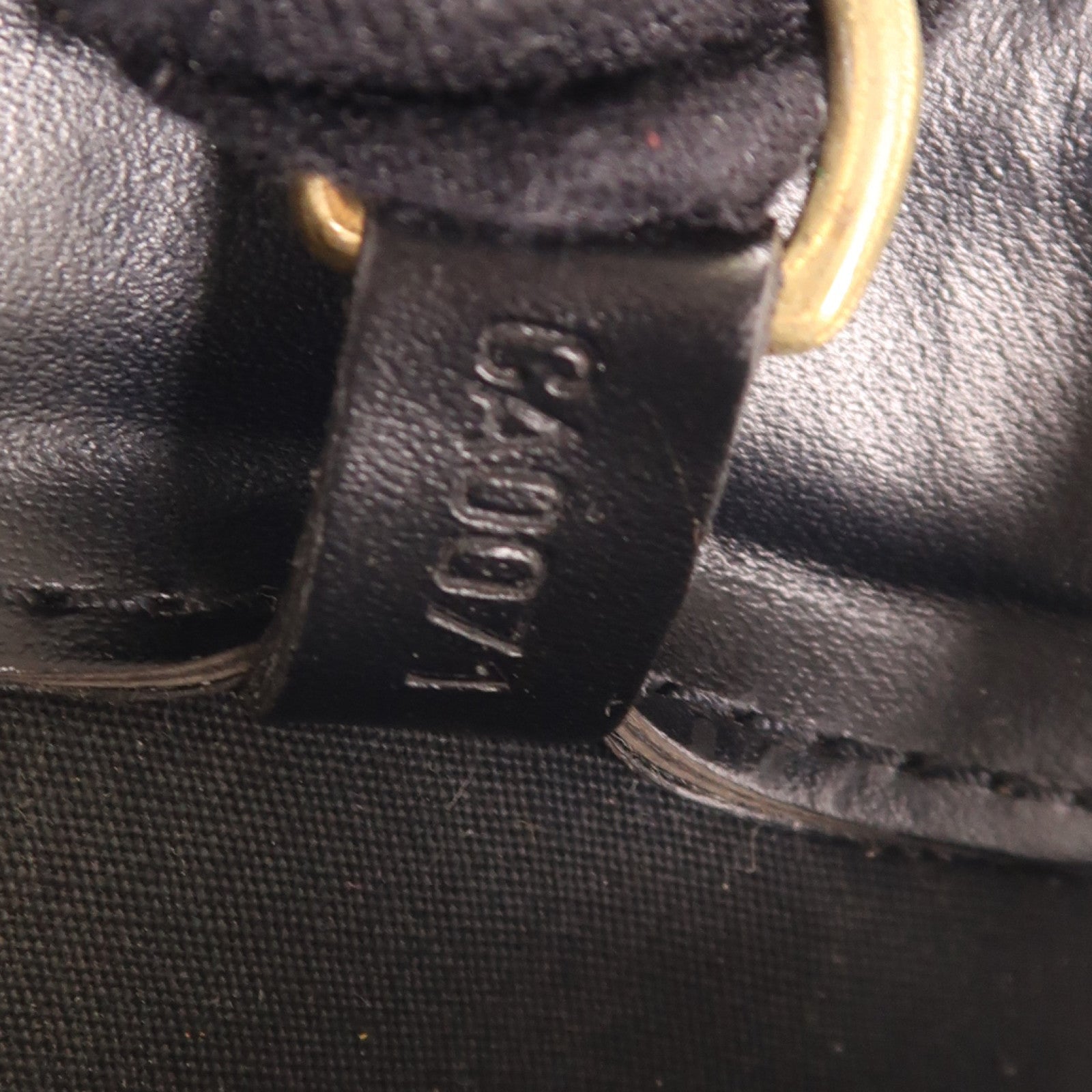 LOUIS VUITTON 【激減優惠】Epi Croisette PM金扣手挽袋