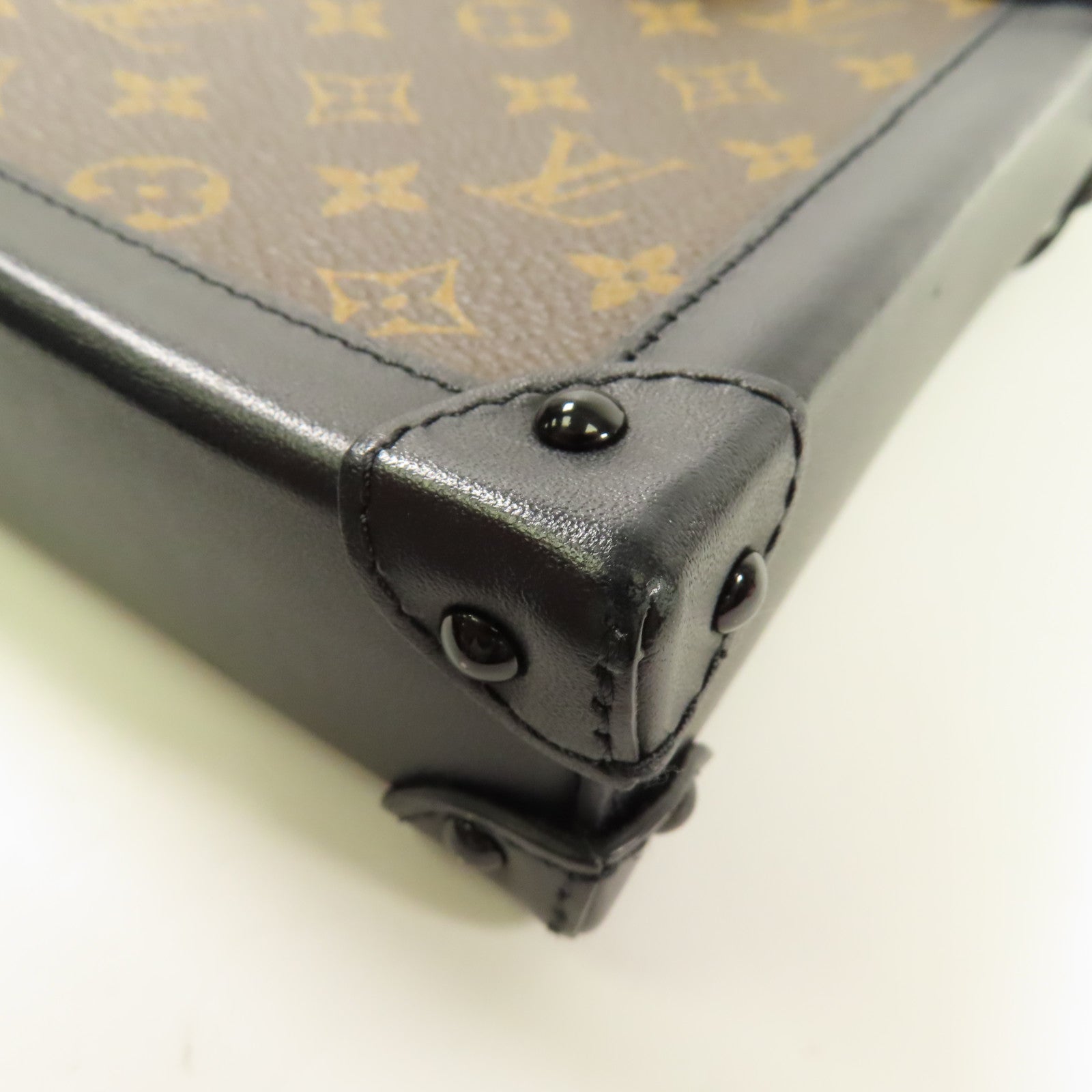 LOUIS VUITTON LV GHW Pochette Trunk Vertical Shoulder Bag Monogram M63913 Brown