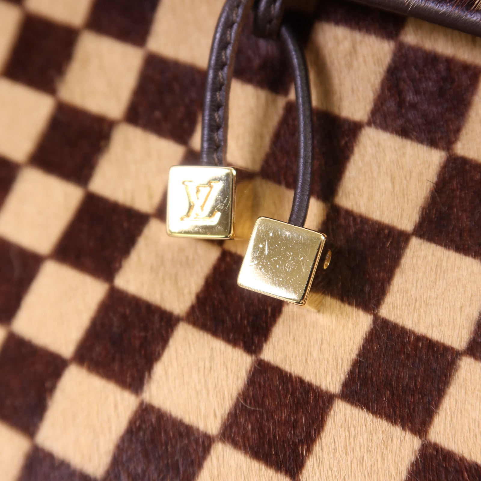 LOUIS VUITTON 馬毛/Harako皮革Damier Sauvage Gazelle Pochette金扣肩背袋