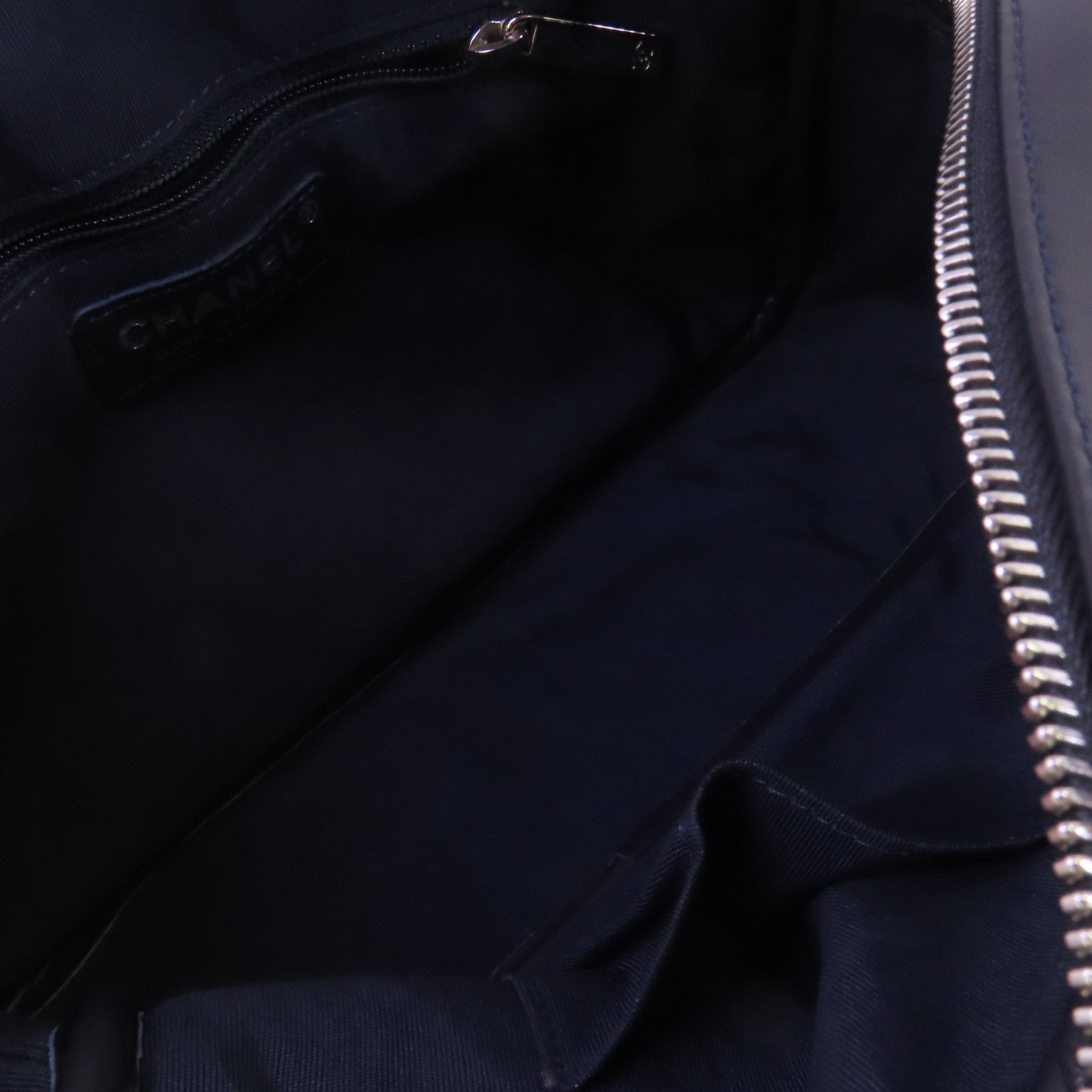 CHANEL 牛皮皮革Chevron Camera Bag銀扣鏈帶肩背袋