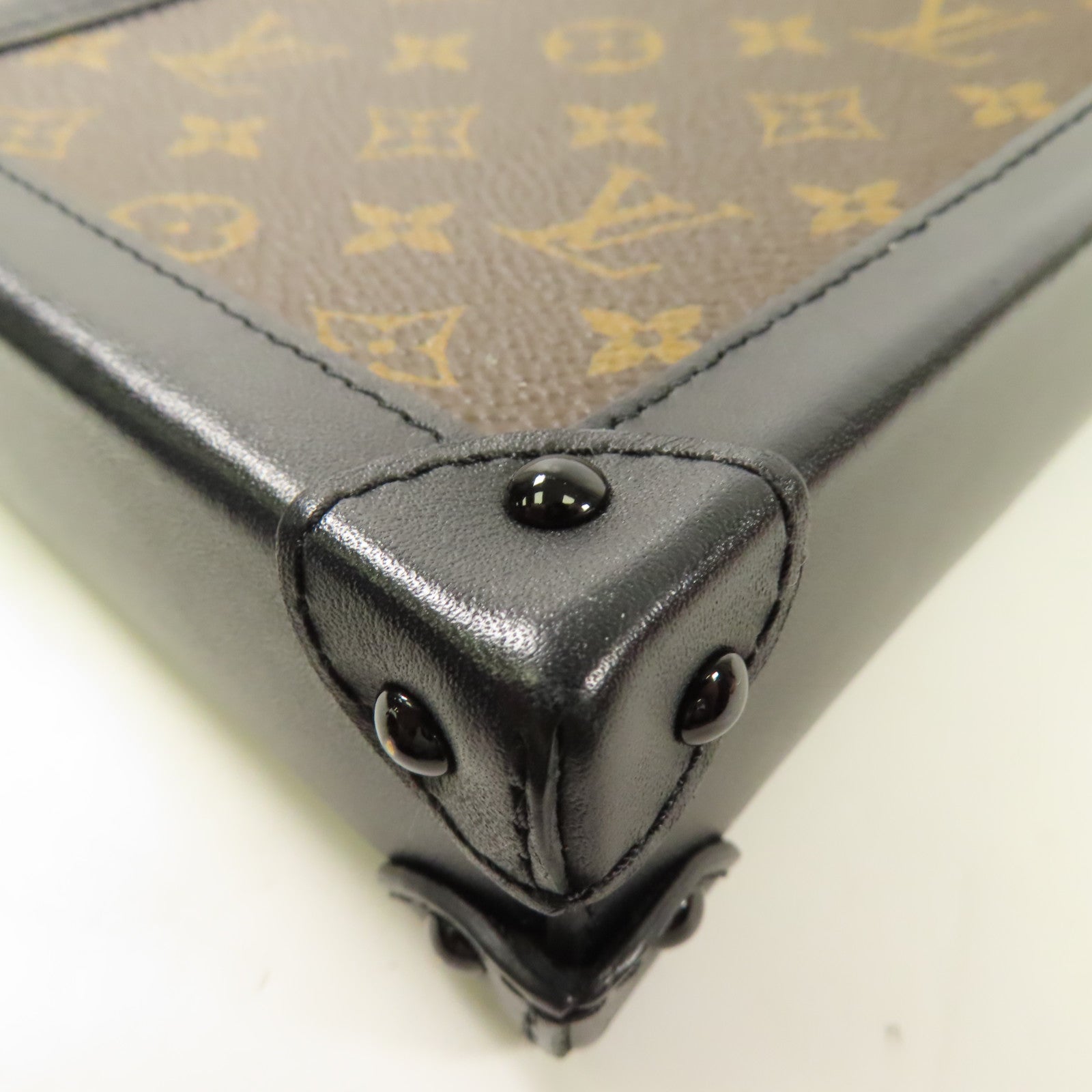 LOUIS VUITTON LV GHW Pochette Trunk Vertical Shoulder Bag Monogram M63913 Brown