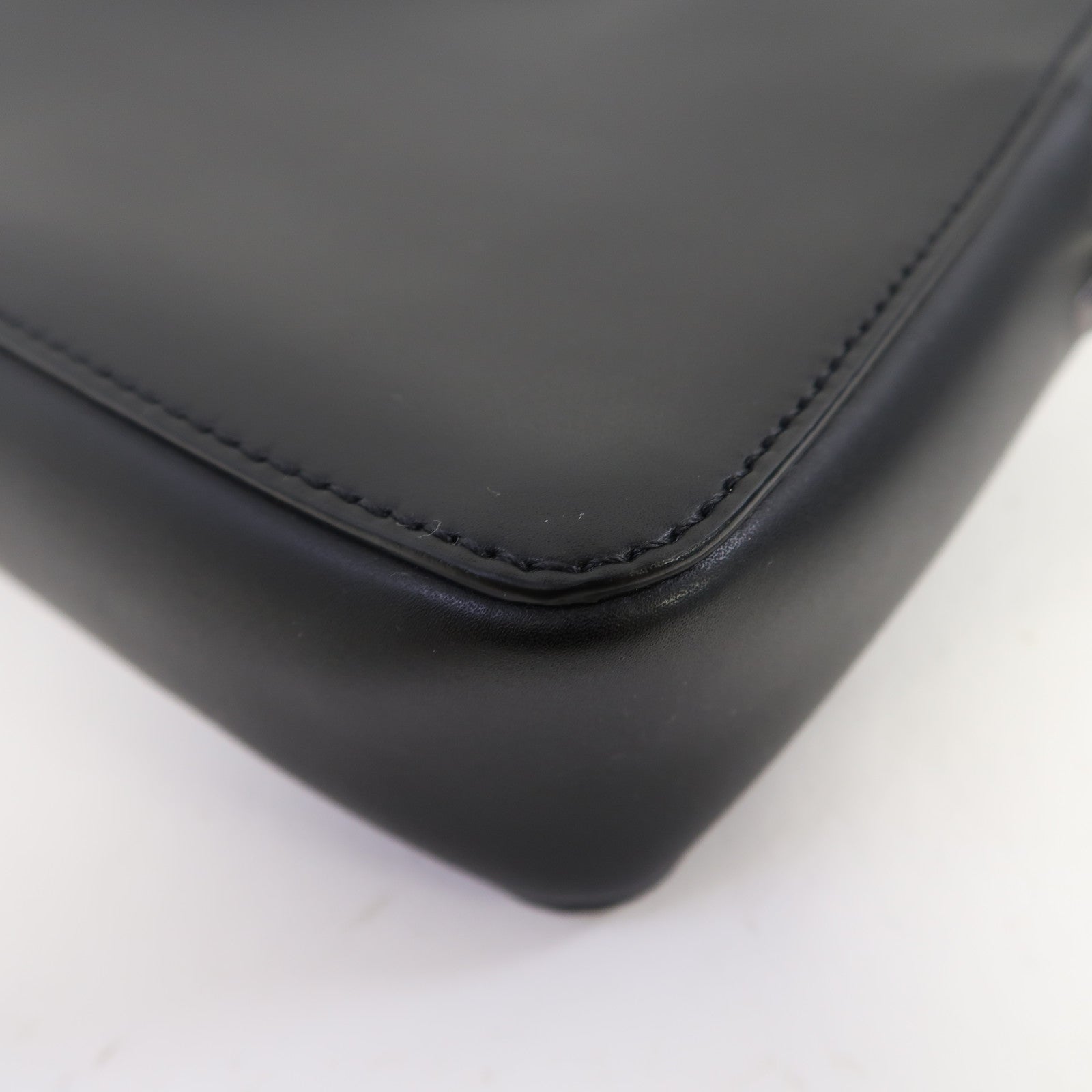 Valentino 牛皮皮革Shoulder Bag肩背袋黑色