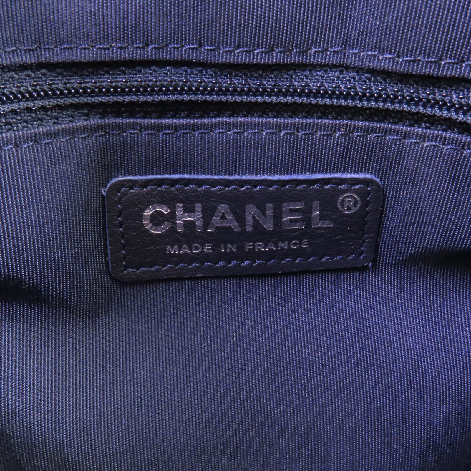 CHANEL 牛皮皮革Chevron Camera Bag銀扣鏈帶肩背袋