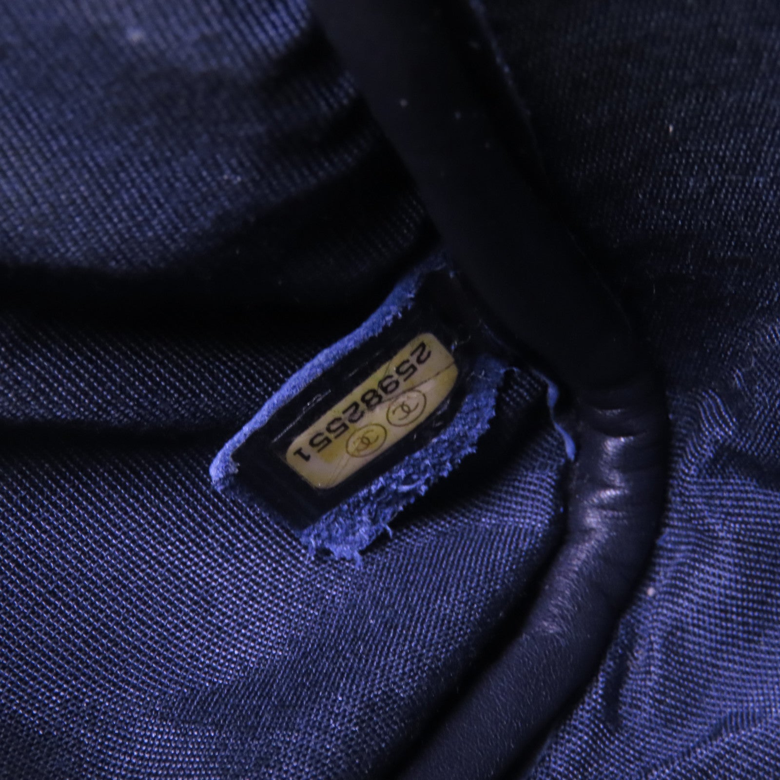 CHANEL 牛皮皮革Chevron Camera Bag銀扣鏈帶肩背袋