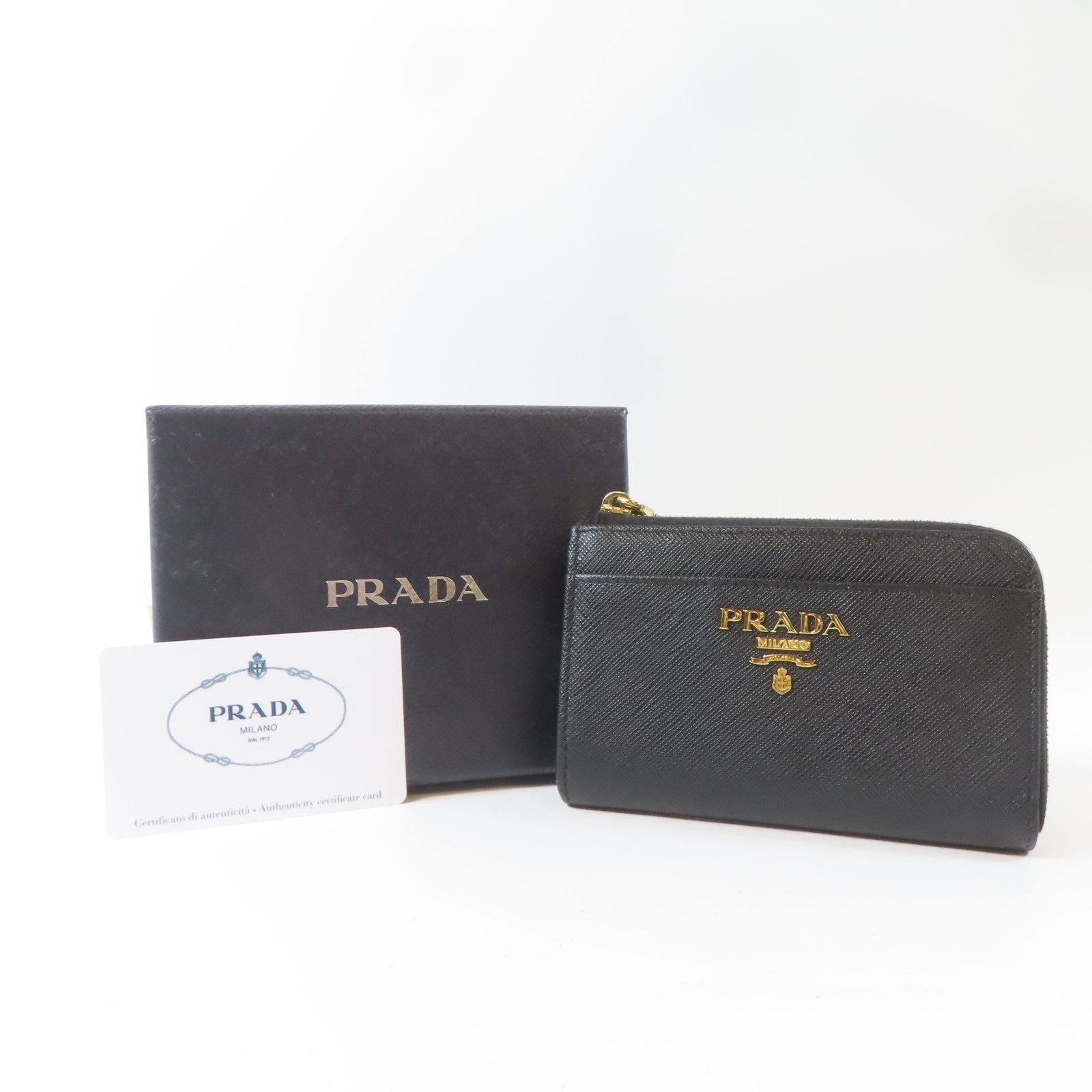 PRADA Saffiano皮革L-Shaped Wallet金扣錢包黑色