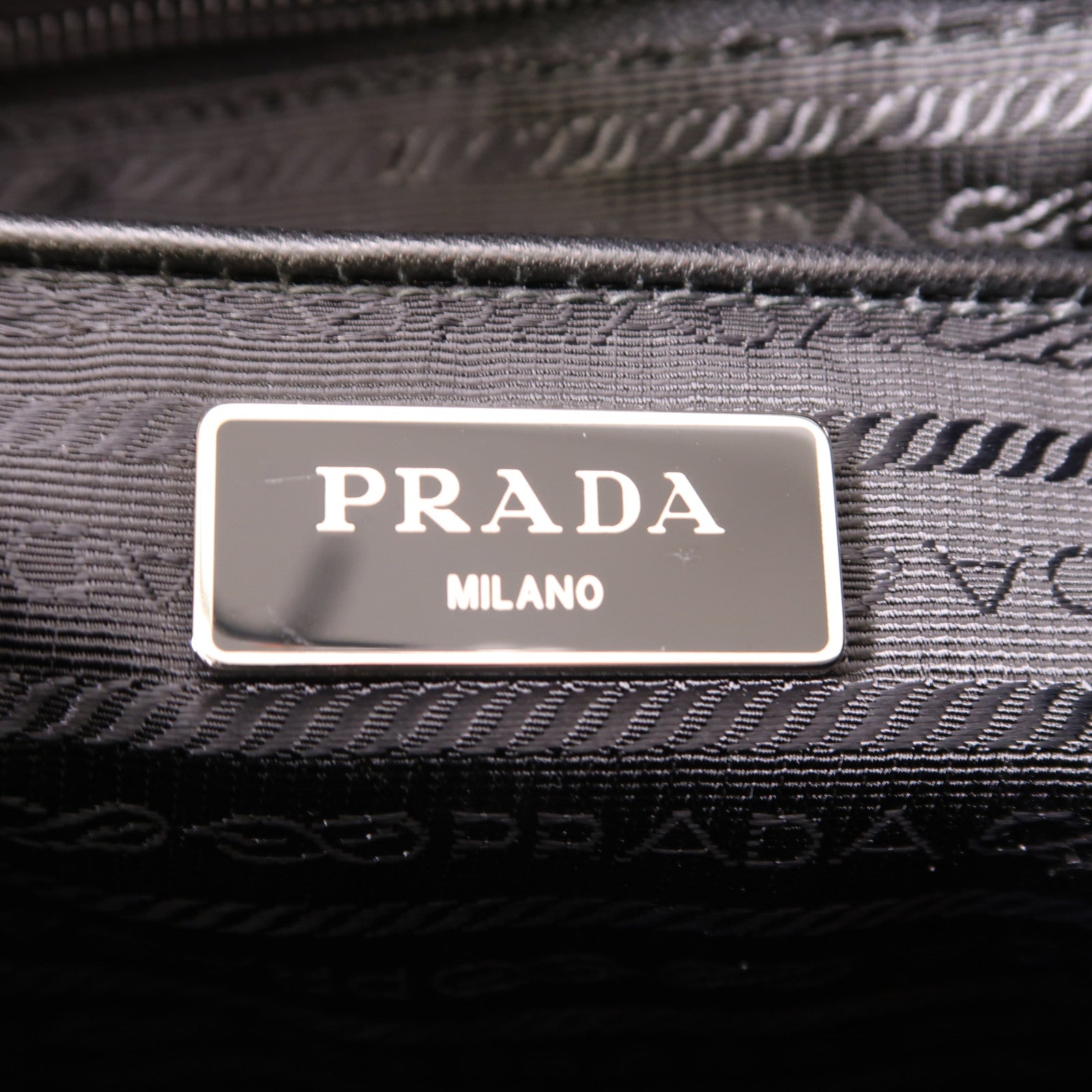 PRADA 尼龍Shoulder Bag銀扣肩背袋