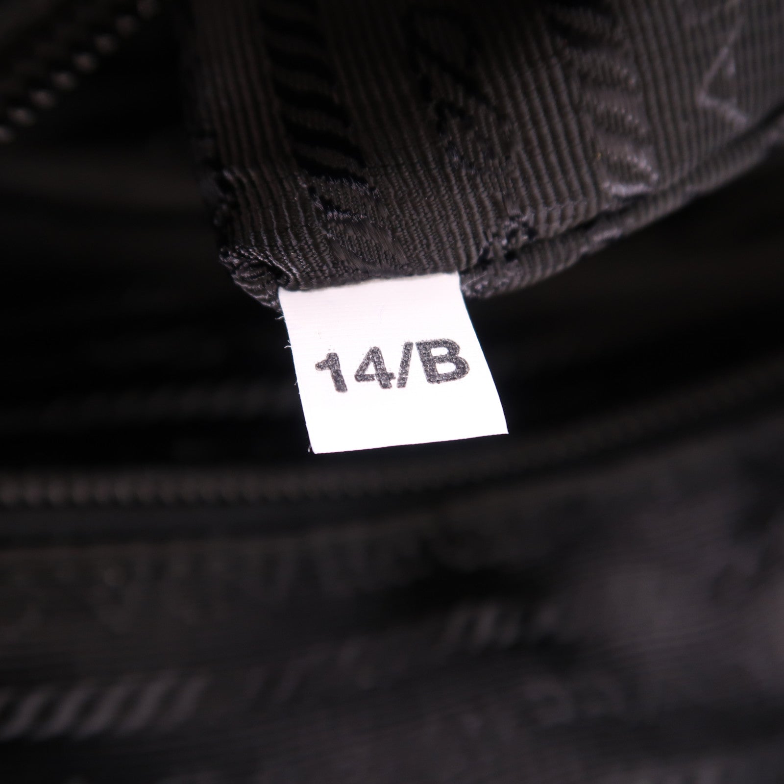 PRADA 尼龍Shoulder Bag銀扣肩背袋