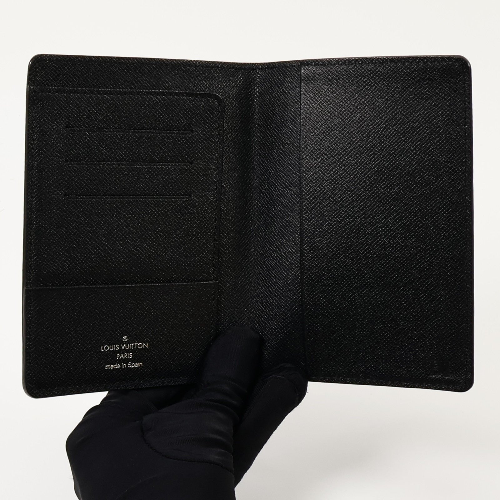 LOUIS VUITTON Taiga皮革Passport Holder護照套