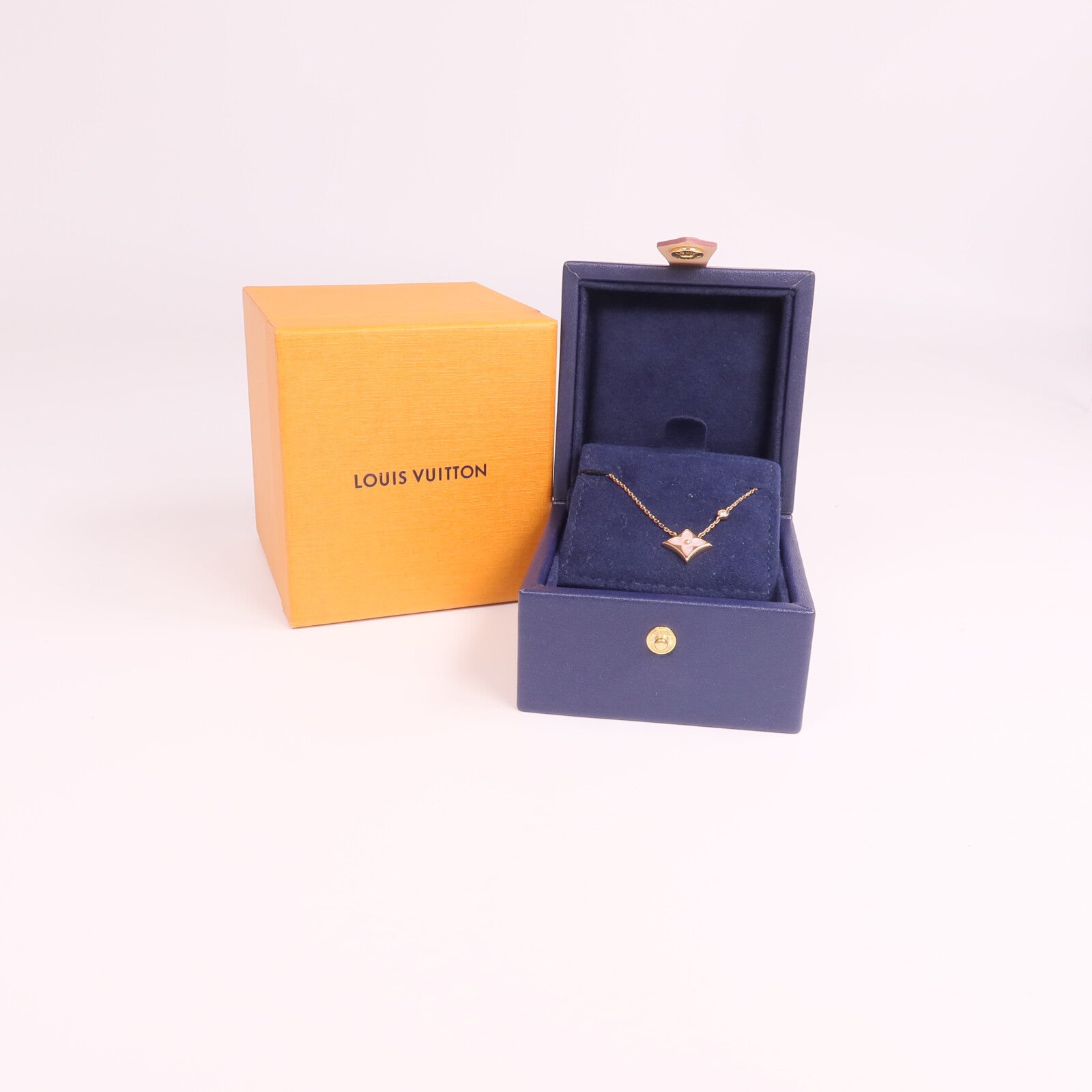 LOUIS VUITTON 18K玫瑰金Color Blossom BB Star Pendant鑽石/珍珠母貝項鍊