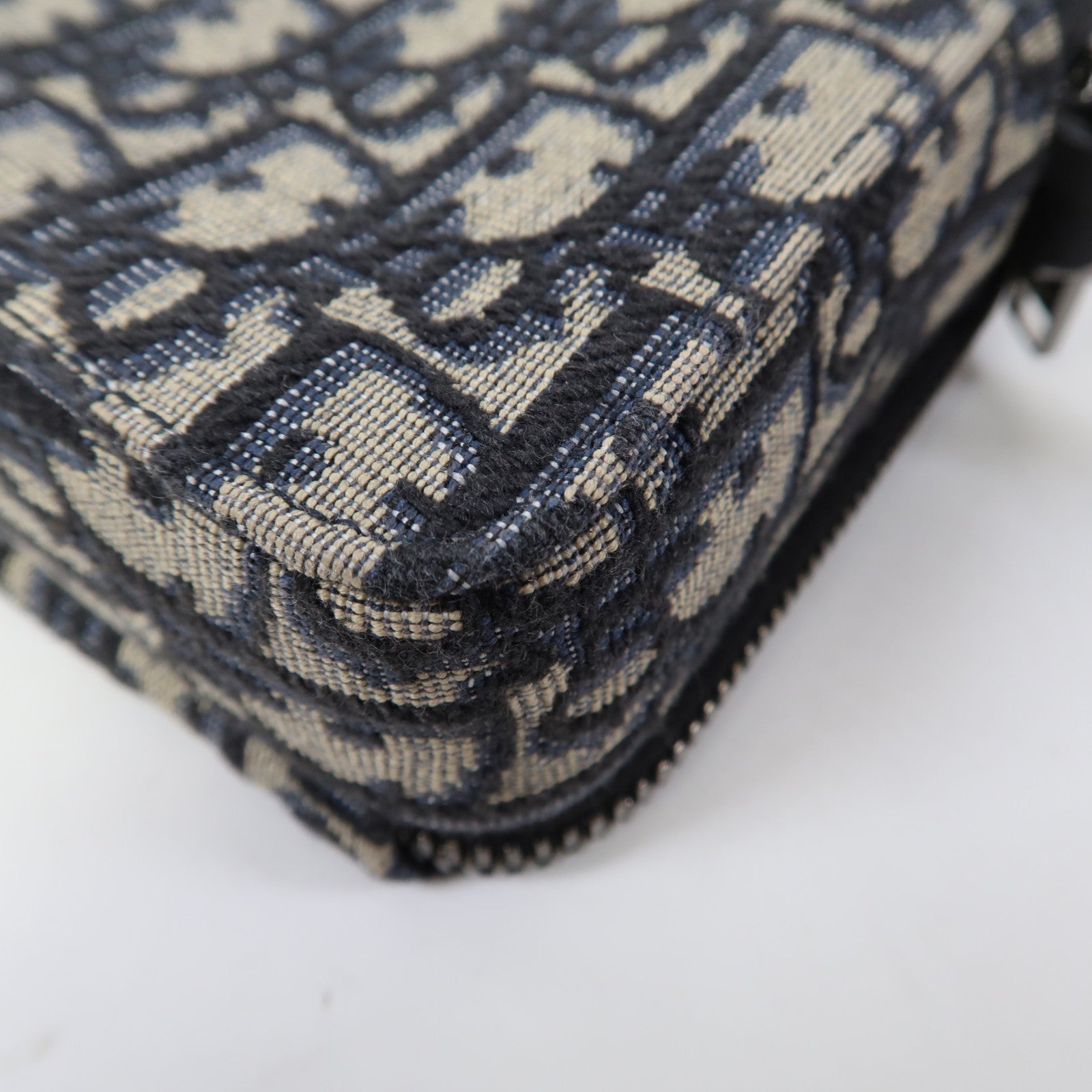 Dior 帆布Zipped Pouch with Strap銀扣肩背袋黑色