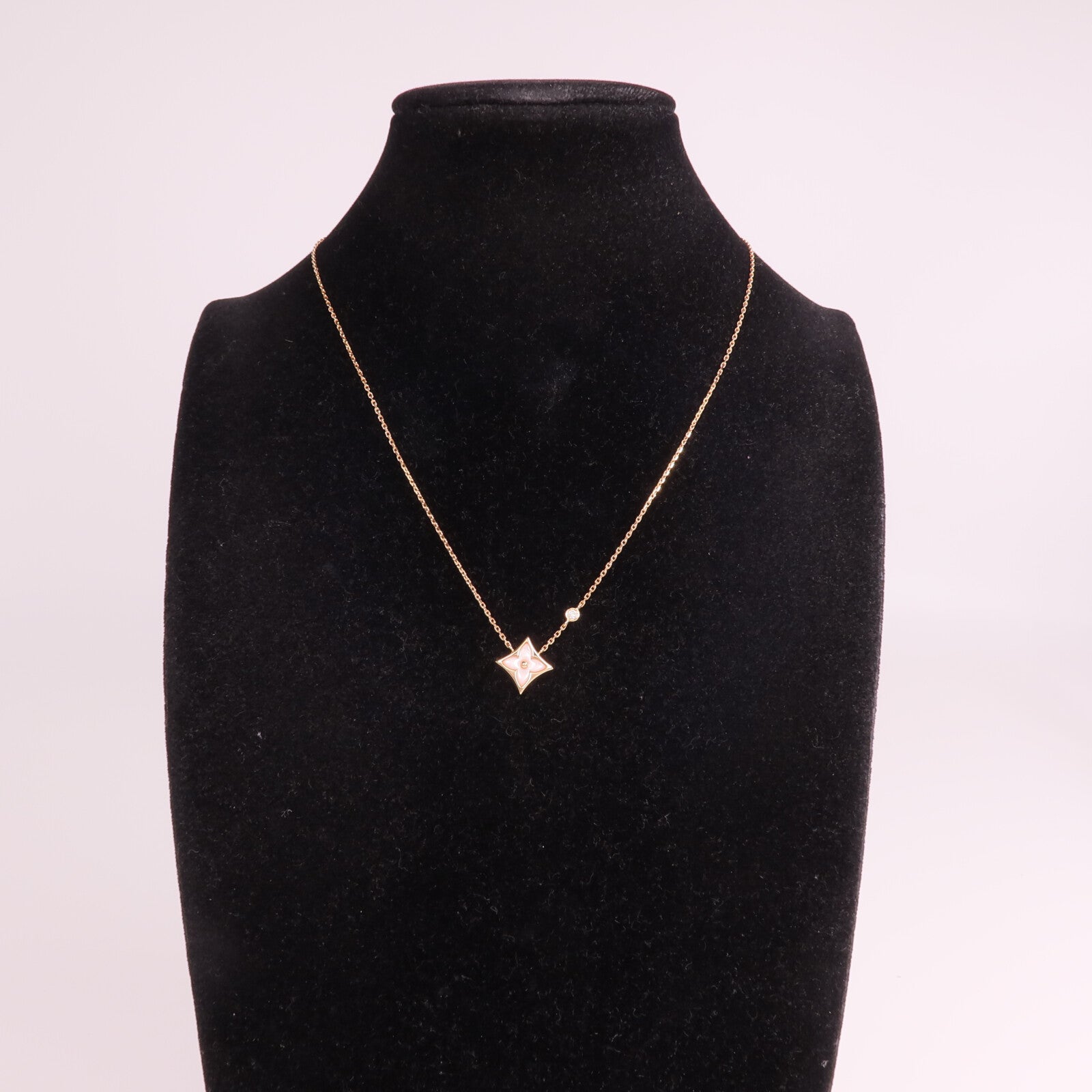 LOUIS VUITTON 18K玫瑰金Color Blossom BB Star Pendant鑽石/珍珠母貝項鍊