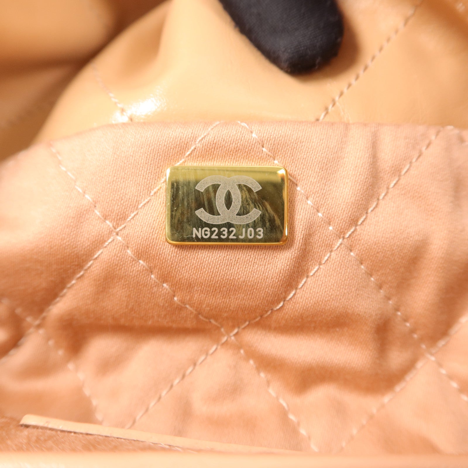 CHANEL 牛皮皮革Chanel 22 Small鏈帶肩背袋
