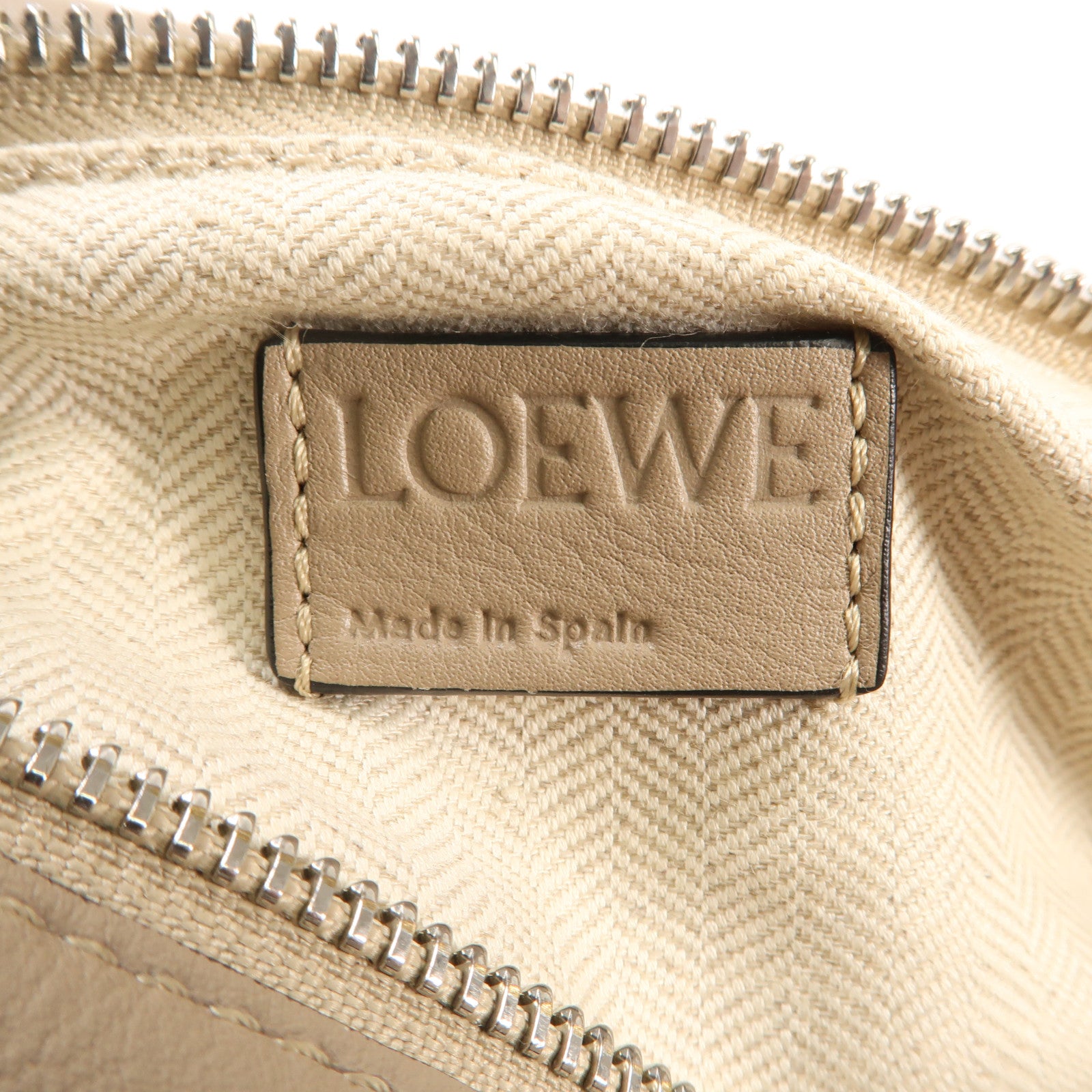 LOEWE 牛皮皮革Puzzle Medium銀扣手挽肩背兩用袋