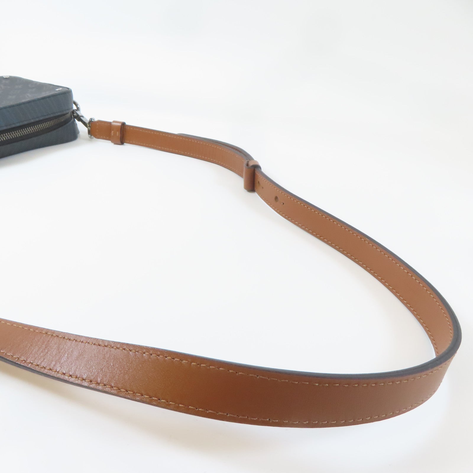 LOUIS VUITTON Monogram Eclipse Volga On Strap銀扣肩背袋黑色/藍色