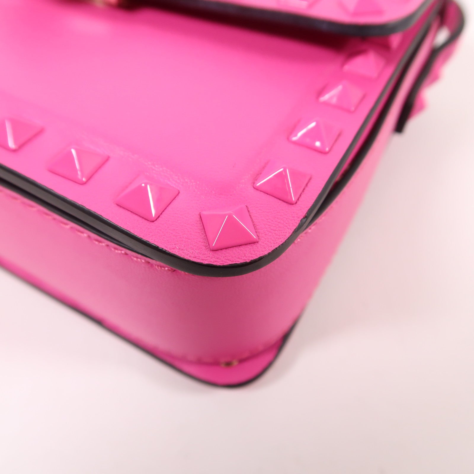 Valentino 皮革Rockstud Shoulder Bag金扣肩背袋
