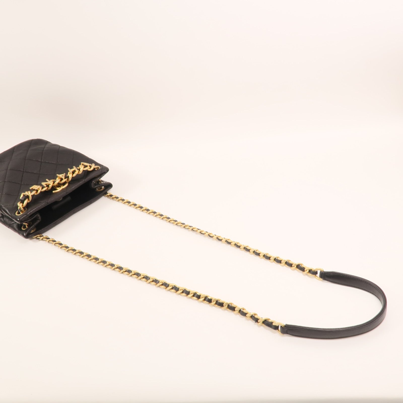 CHANEL 牛皮皮革Chain Shoulder金扣肩背袋