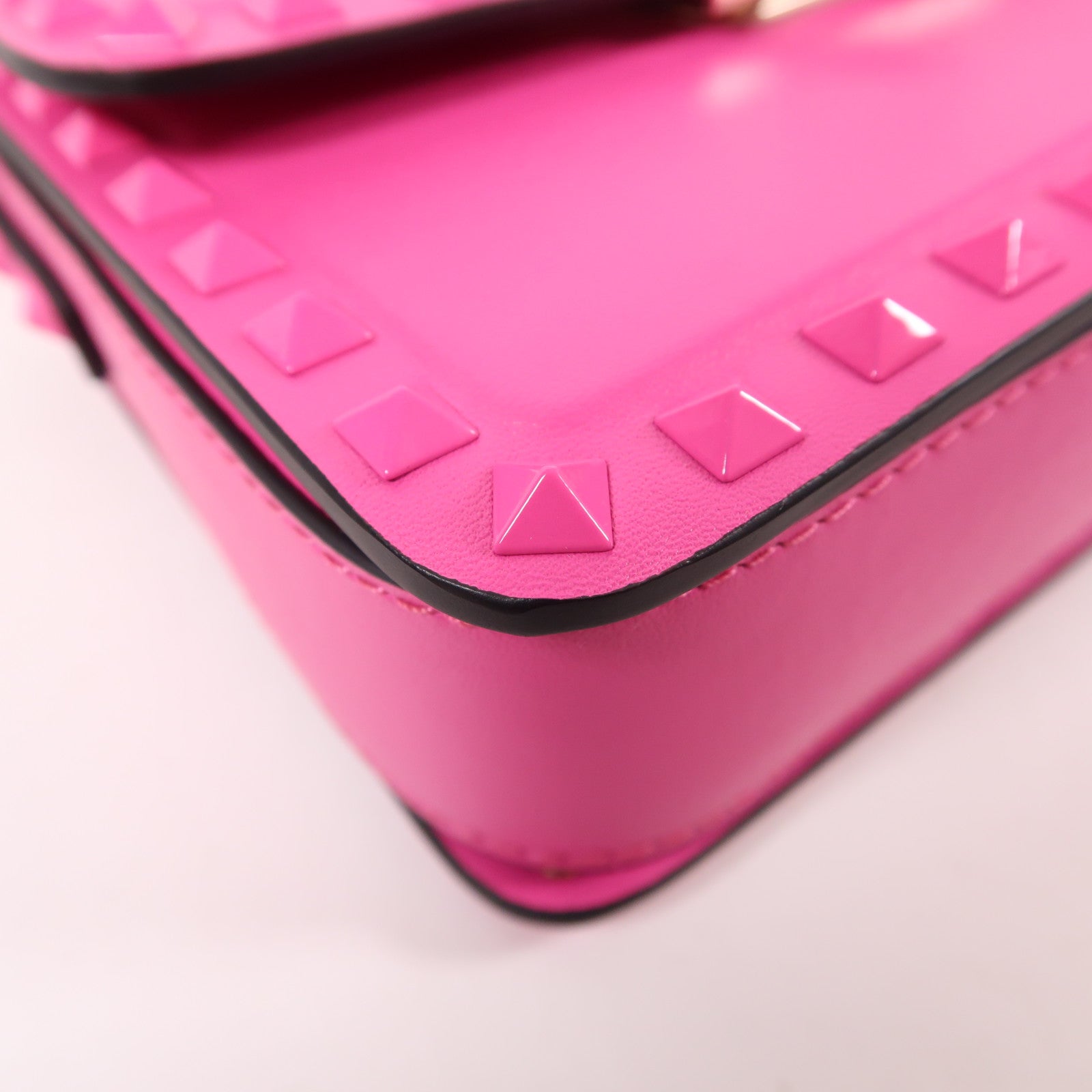 Valentino 皮革Rockstud Shoulder Bag金扣肩背袋
