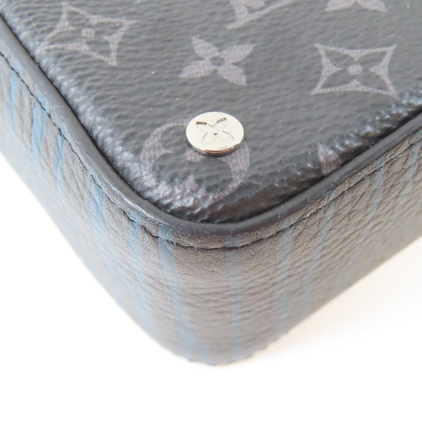 LOUIS VUITTON Monogram Eclipse Volga On Strap銀扣肩背袋黑色/藍色