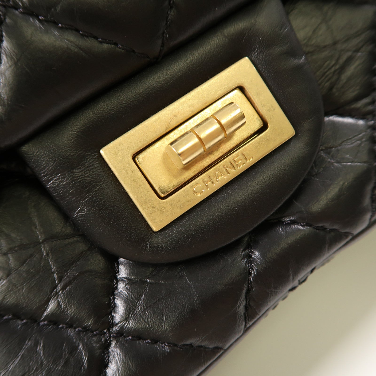 CHANEL 牛皮皮革2.55金扣鏈帶肩背袋