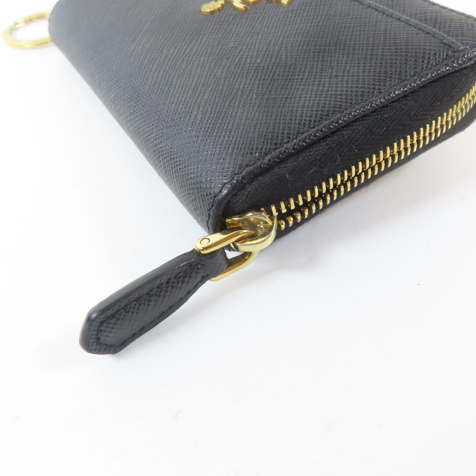 PRADA Saffiano皮革L-Shaped Wallet金扣錢包黑色