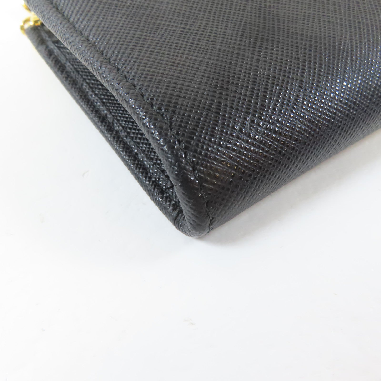 PRADA Saffiano皮革L-Shaped Wallet金扣錢包黑色