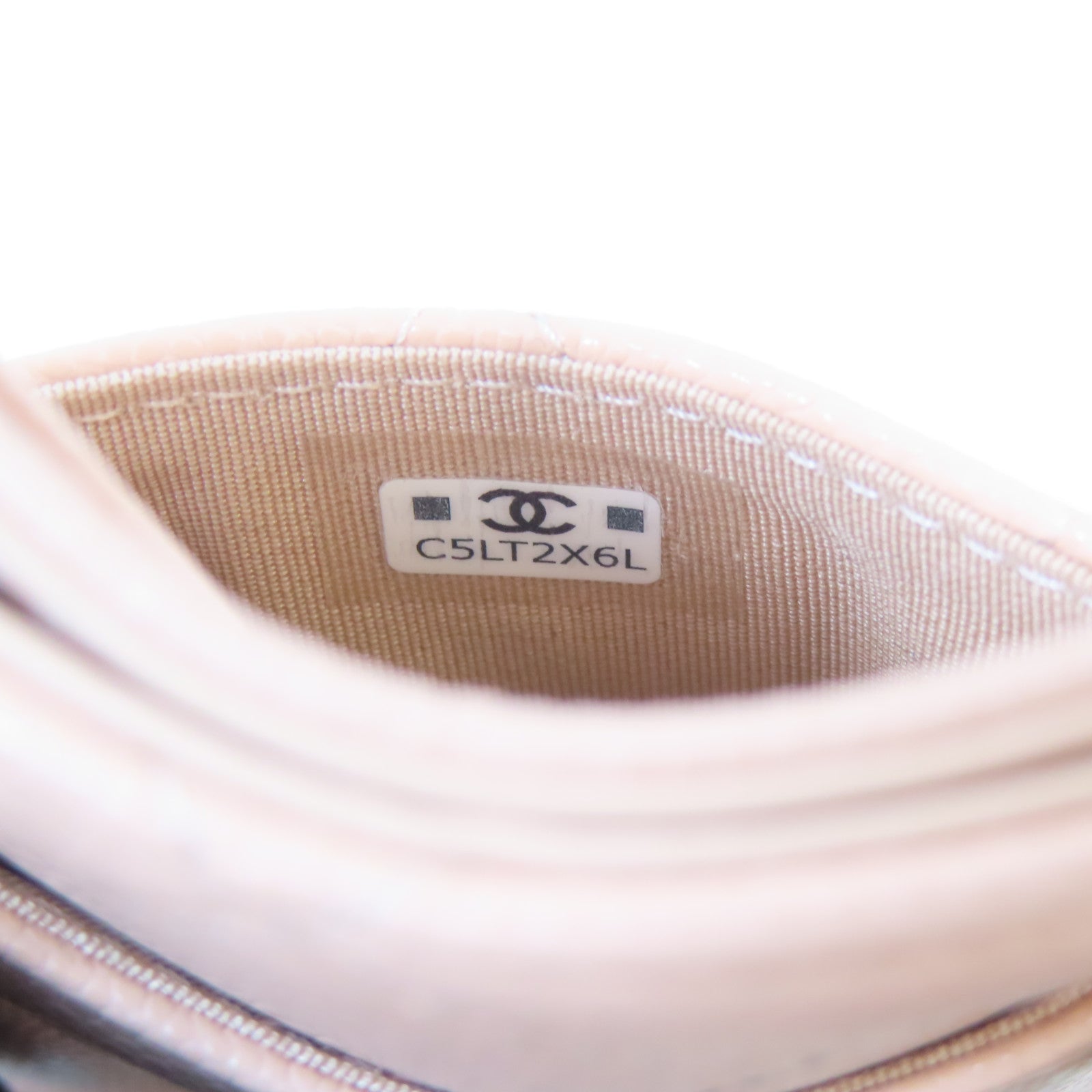 CHANEL Caviar皮革金扣卡片套粉紅色
