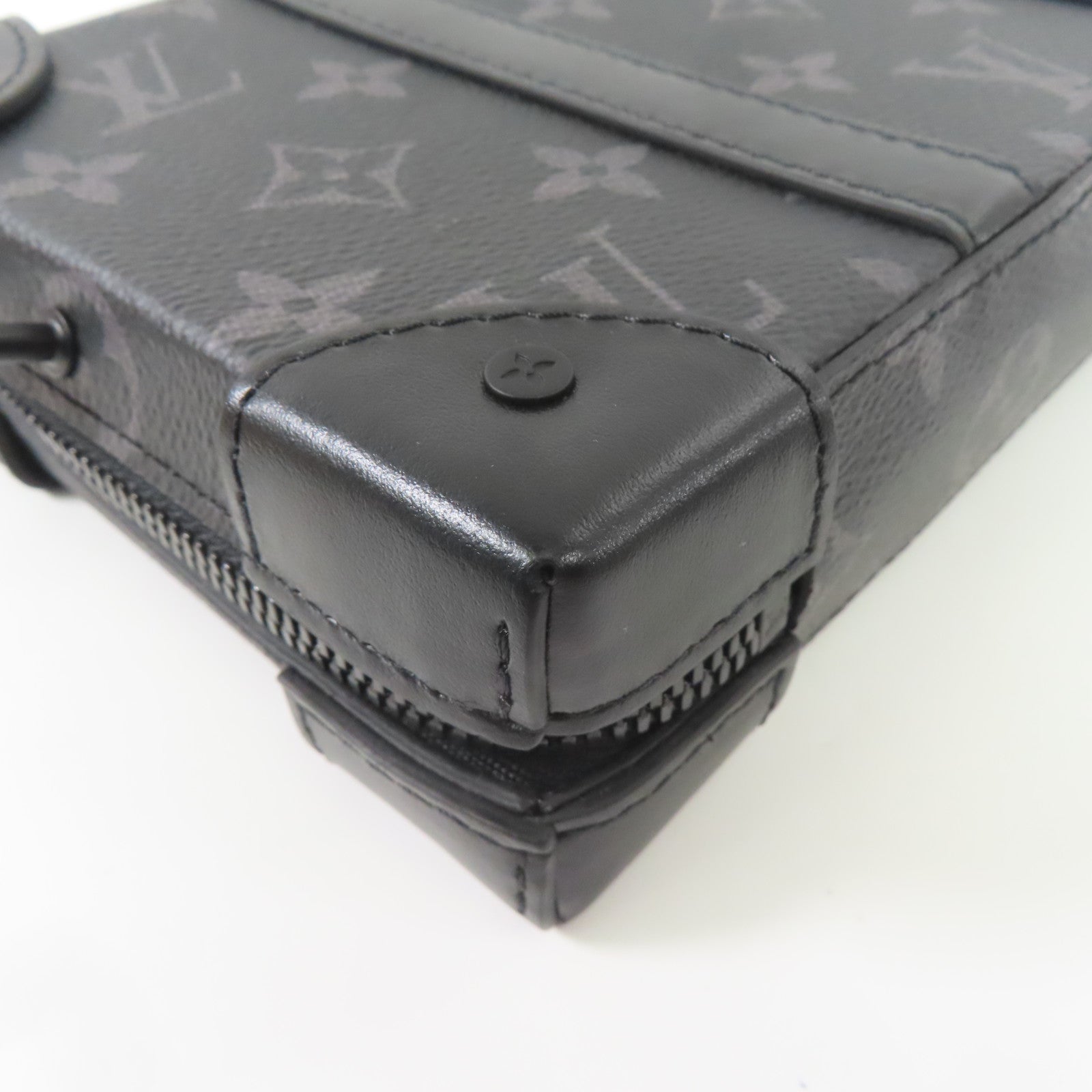 LOUIS VUITTON Monogram Eclipse Soft Trunk Wallet肩背袋
