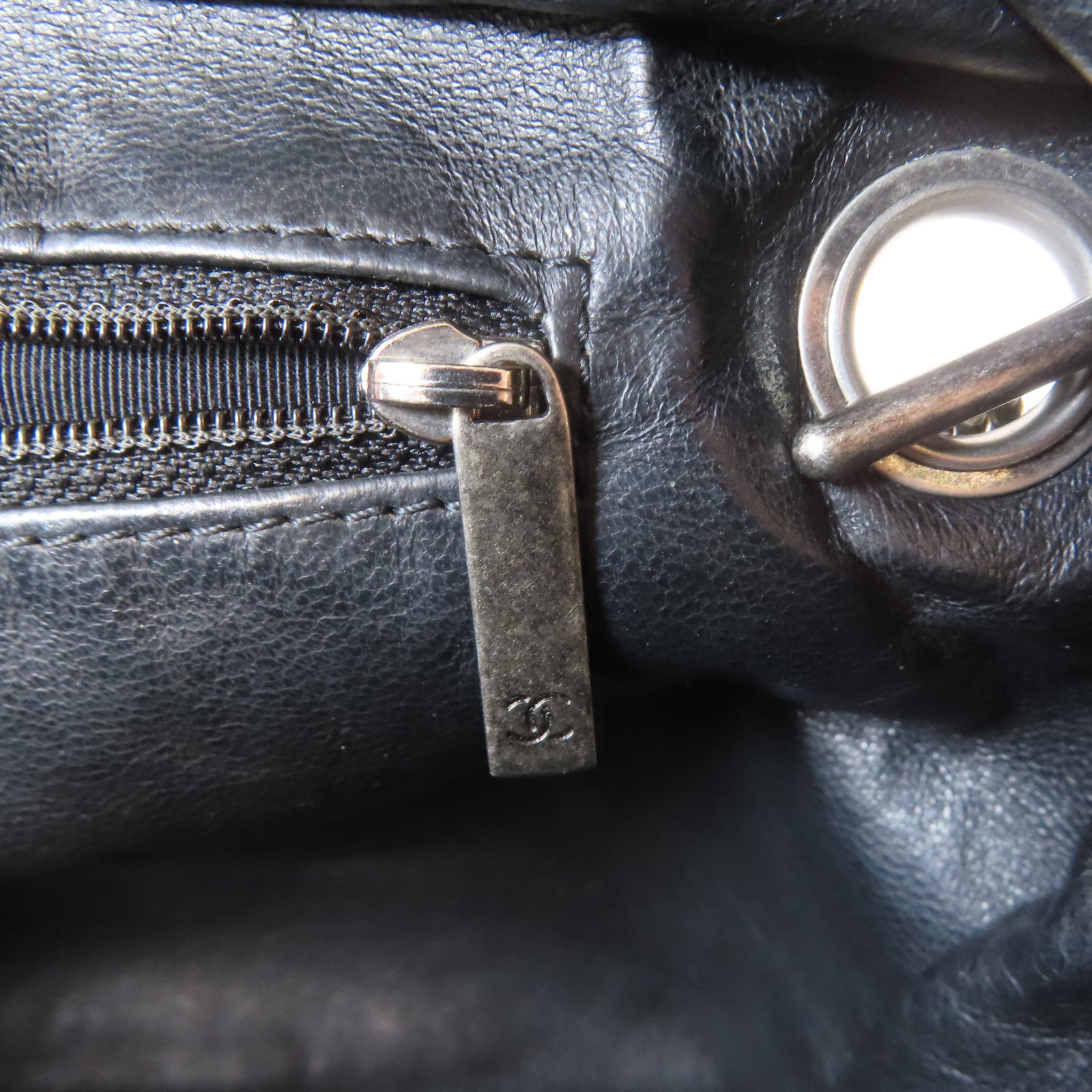 CHANEL 菱格牛皮皮革2.55 Chain Shoulder Bag黑扣鏈帶肩背袋黑色