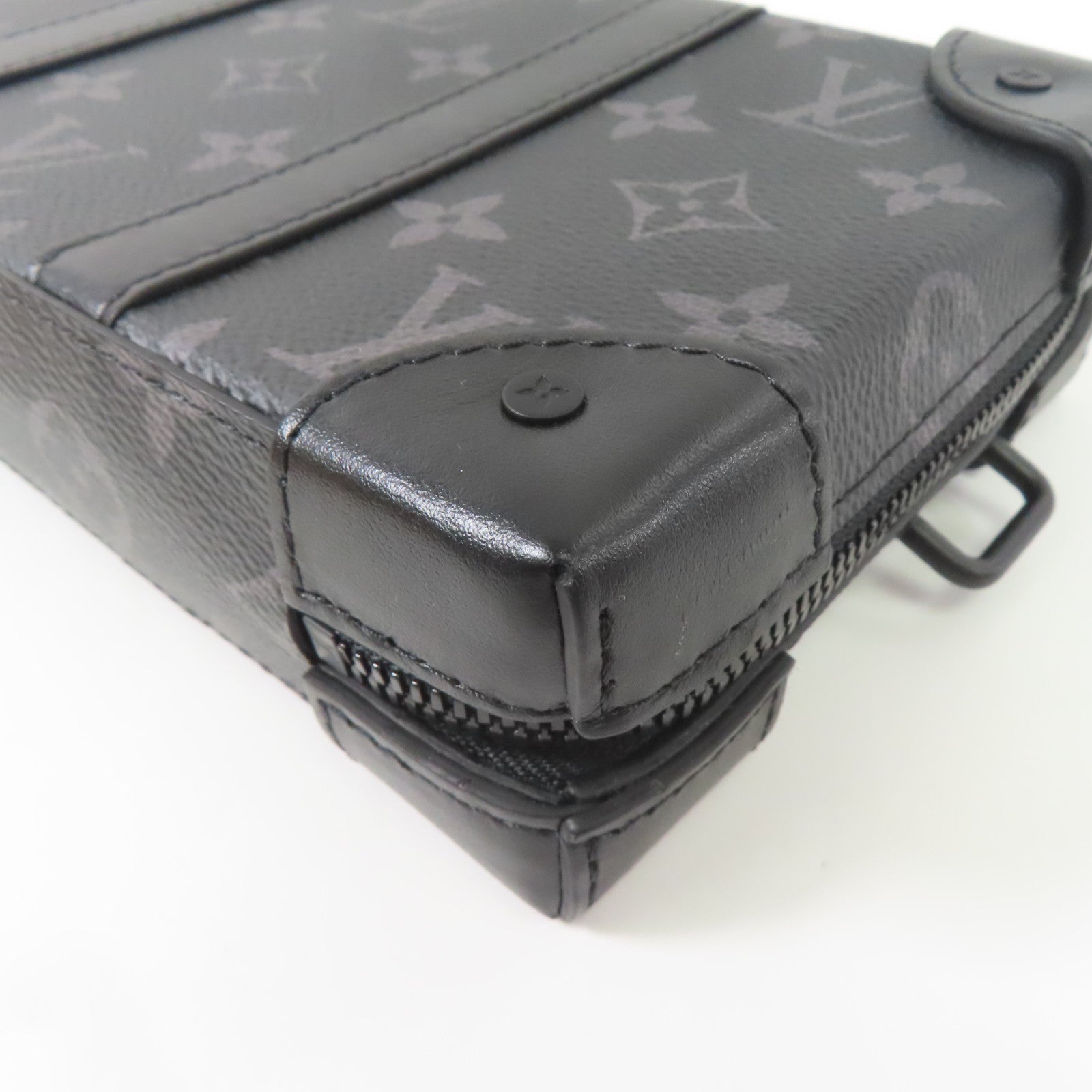 LOUIS VUITTON Monogram Eclipse Soft Trunk Wallet肩背袋