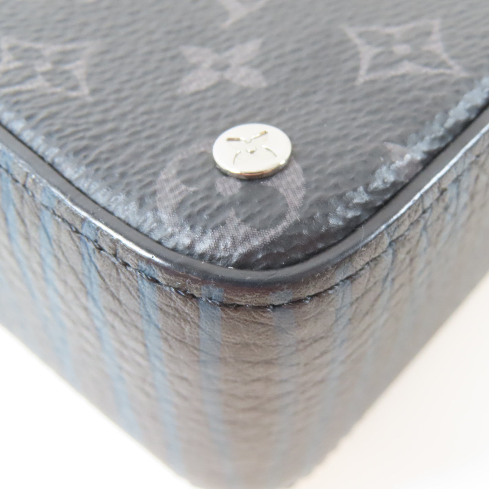 LOUIS VUITTON Monogram Eclipse Volga On Strap銀扣肩背袋黑色/藍色