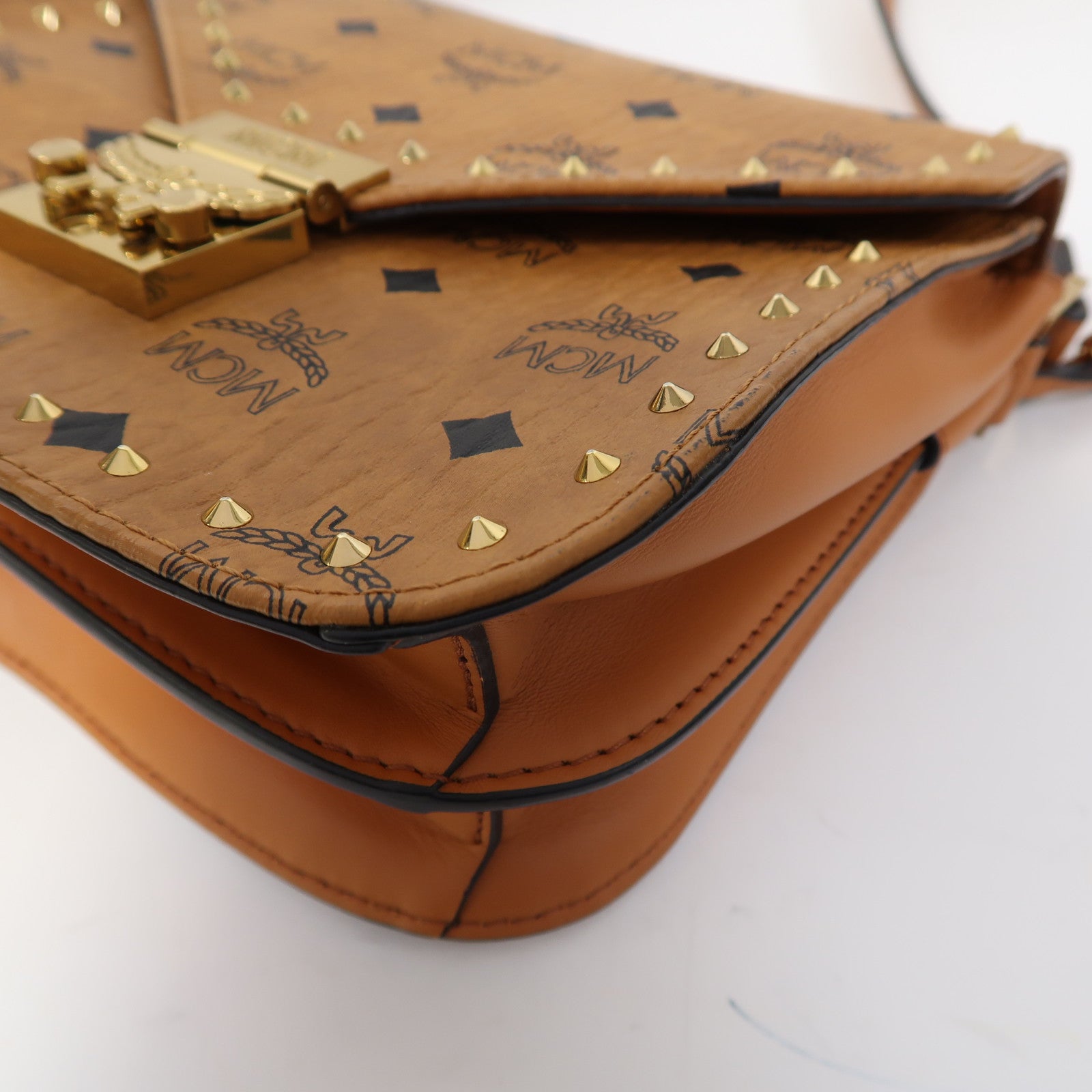 MCM 皮革Shoulder Bag金扣肩背袋啡色