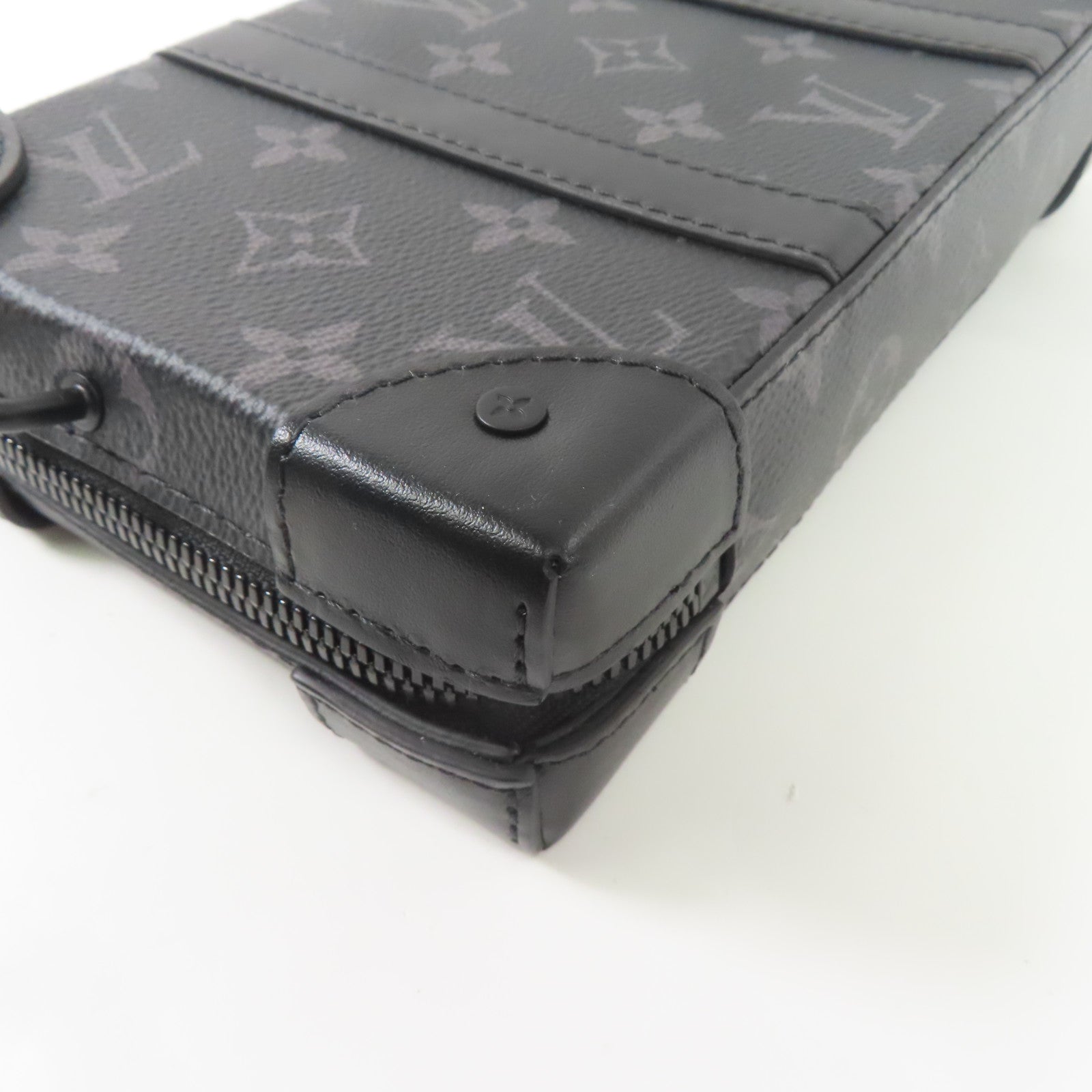 LOUIS VUITTON Monogram Eclipse Soft Trunk Wallet肩背袋