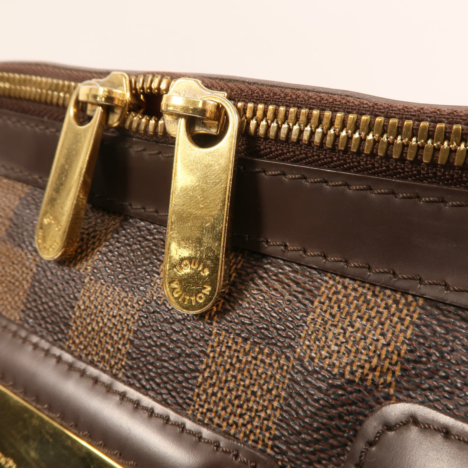LOUIS VUITTON Damier Berkeley金扣手挽袋