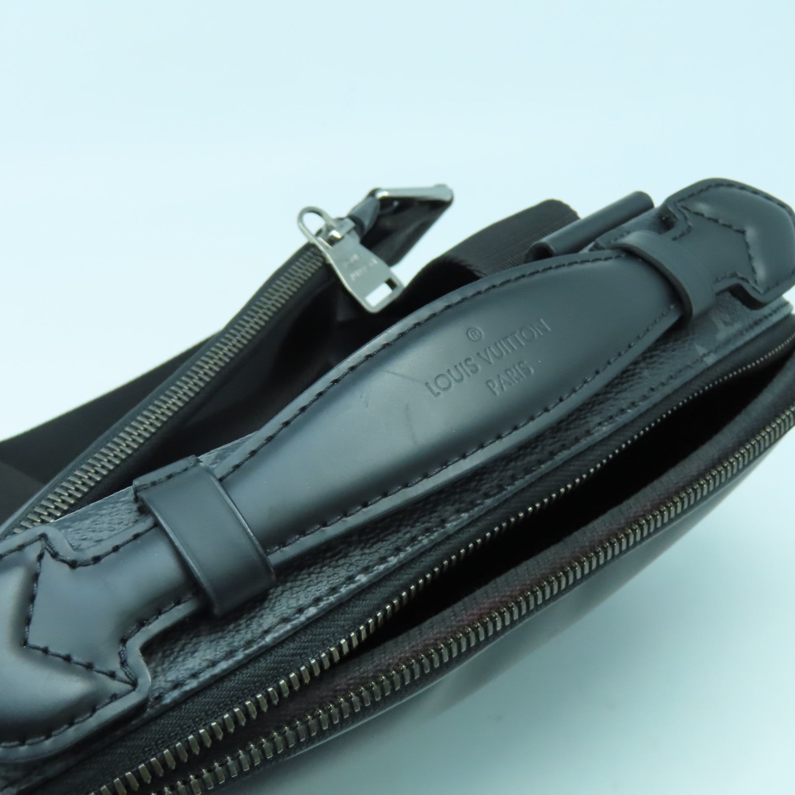 LOUIS VUITTON Monogram Eclipse Waist Bag銀扣腰包黑色/灰色