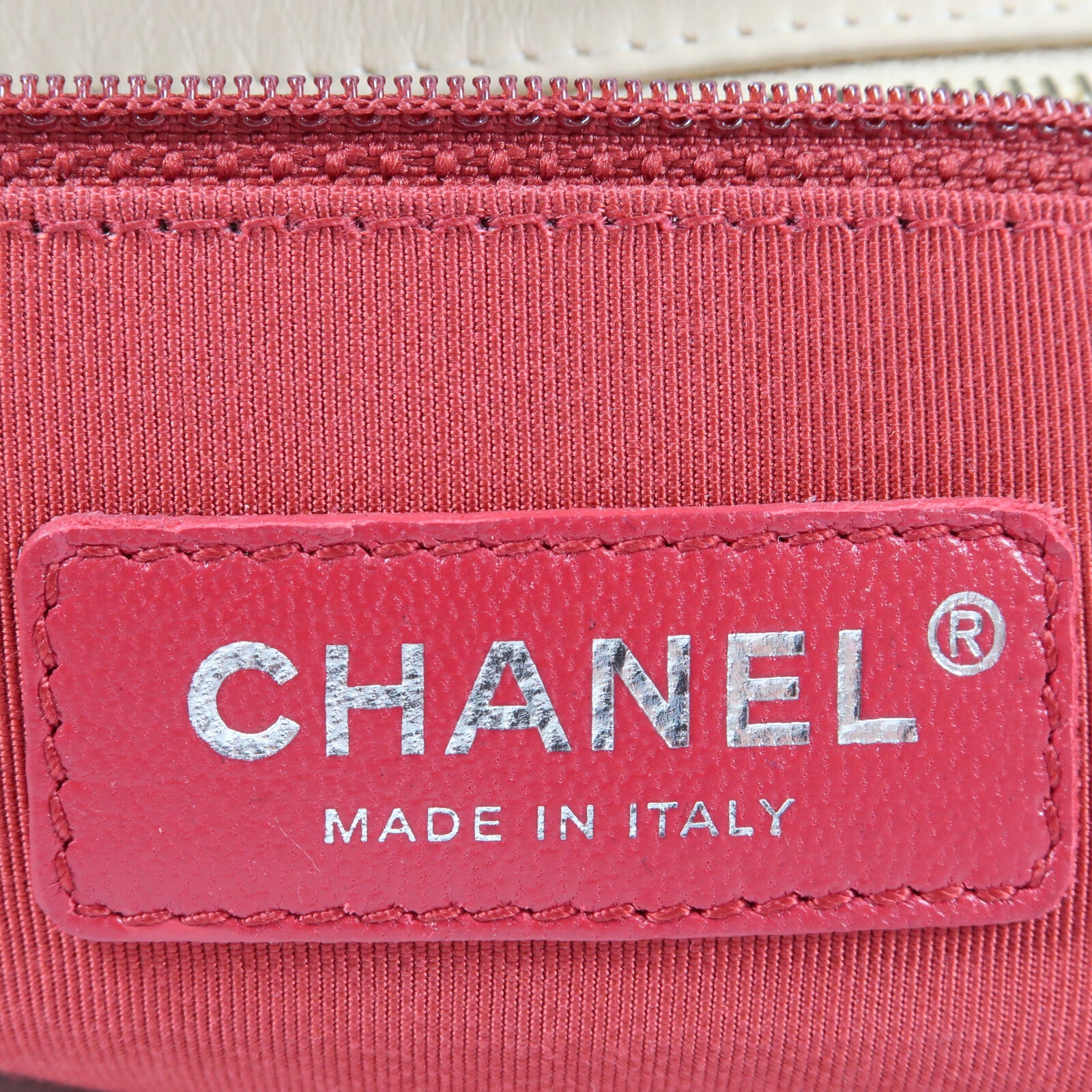 CHANEL 牛皮皮革Gabrielle Small鏈帶肩背袋