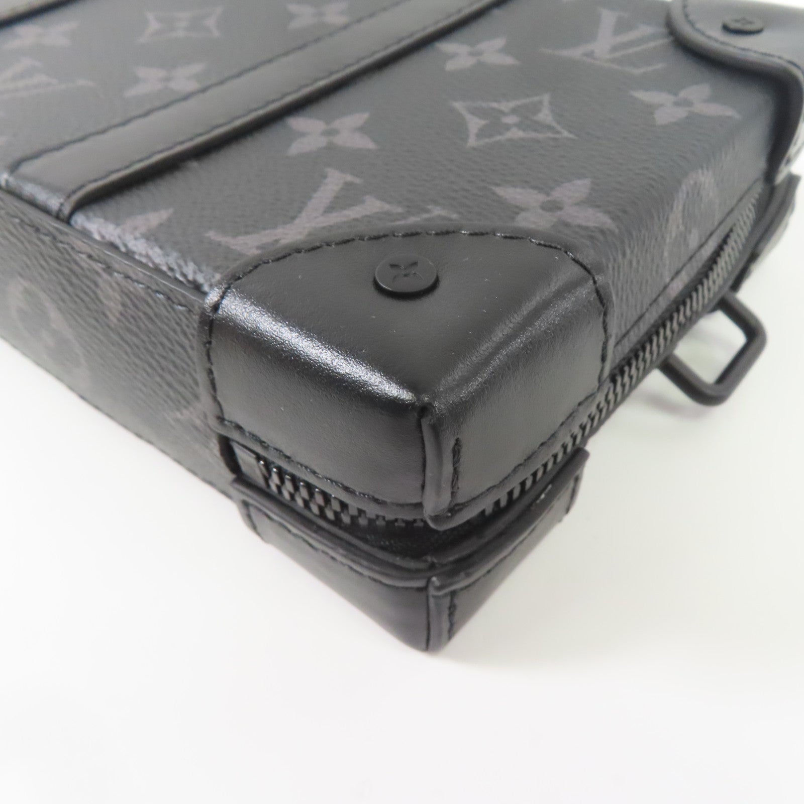 LOUIS VUITTON Monogram Eclipse Soft Trunk Wallet肩背袋