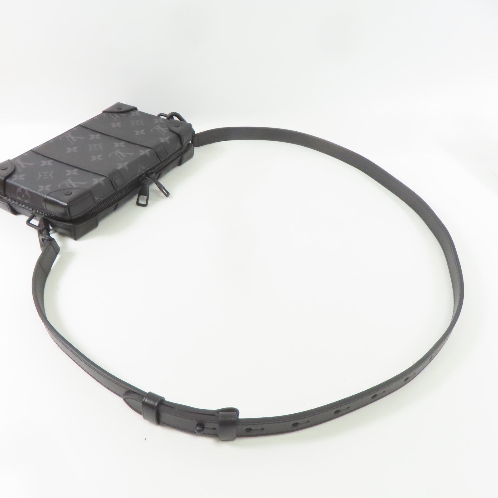 LOUIS VUITTON Monogram Eclipse Soft Trunk Wallet肩背袋