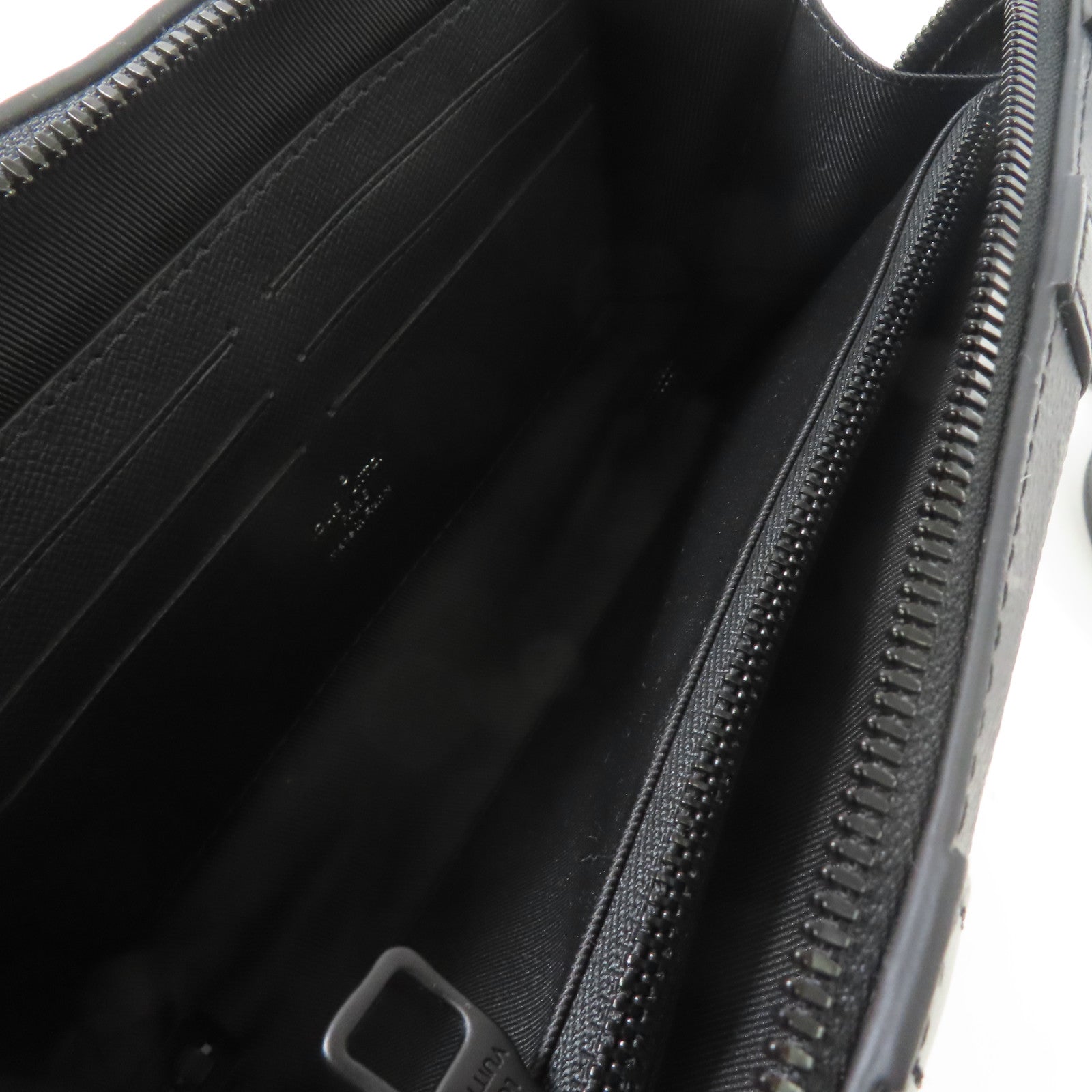 LOUIS VUITTON Monogram Eclipse Soft Trunk Wallet肩背袋