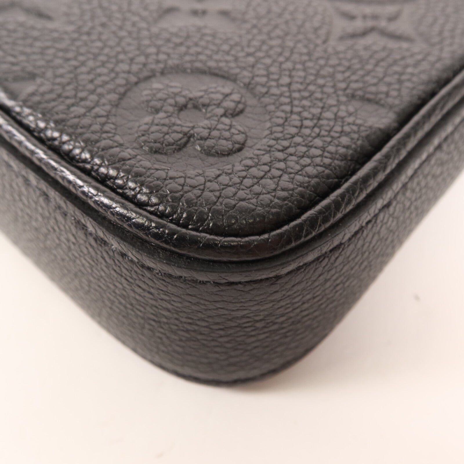 LOUIS VUITTON Monogram Empreinte Easy Pouch On Strap金扣手挽肩背兩用袋