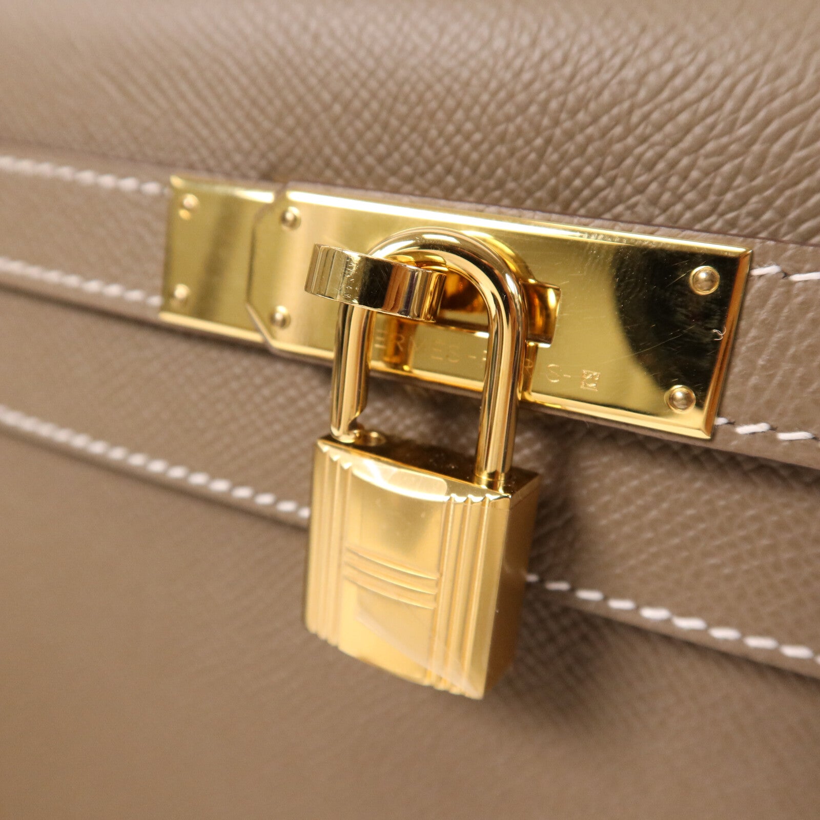 HERMES Epsom皮革Kelly 28 Sellier金扣手挽肩背兩用袋Etoupe