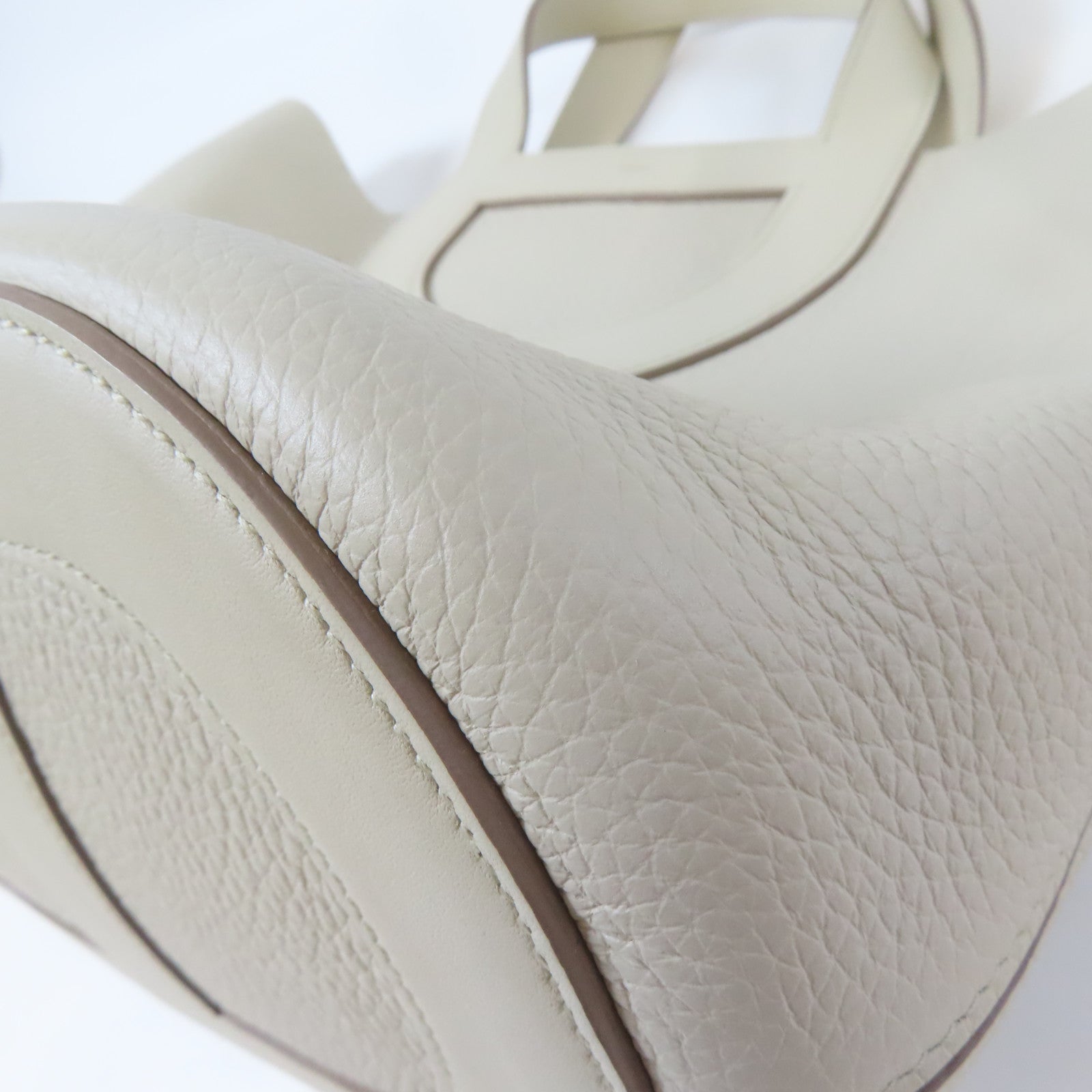 HERMES Clemence皮革In The Loop 23金扣手挽袋Beton/白色