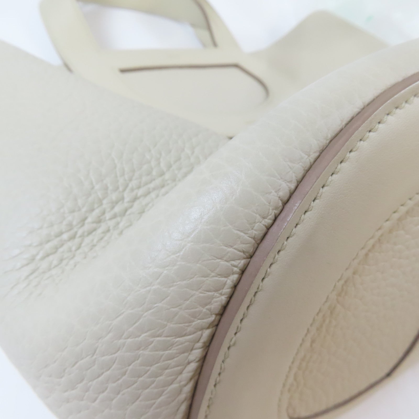 HERMES Clemence皮革In The Loop 23金扣手挽袋Beton/白色