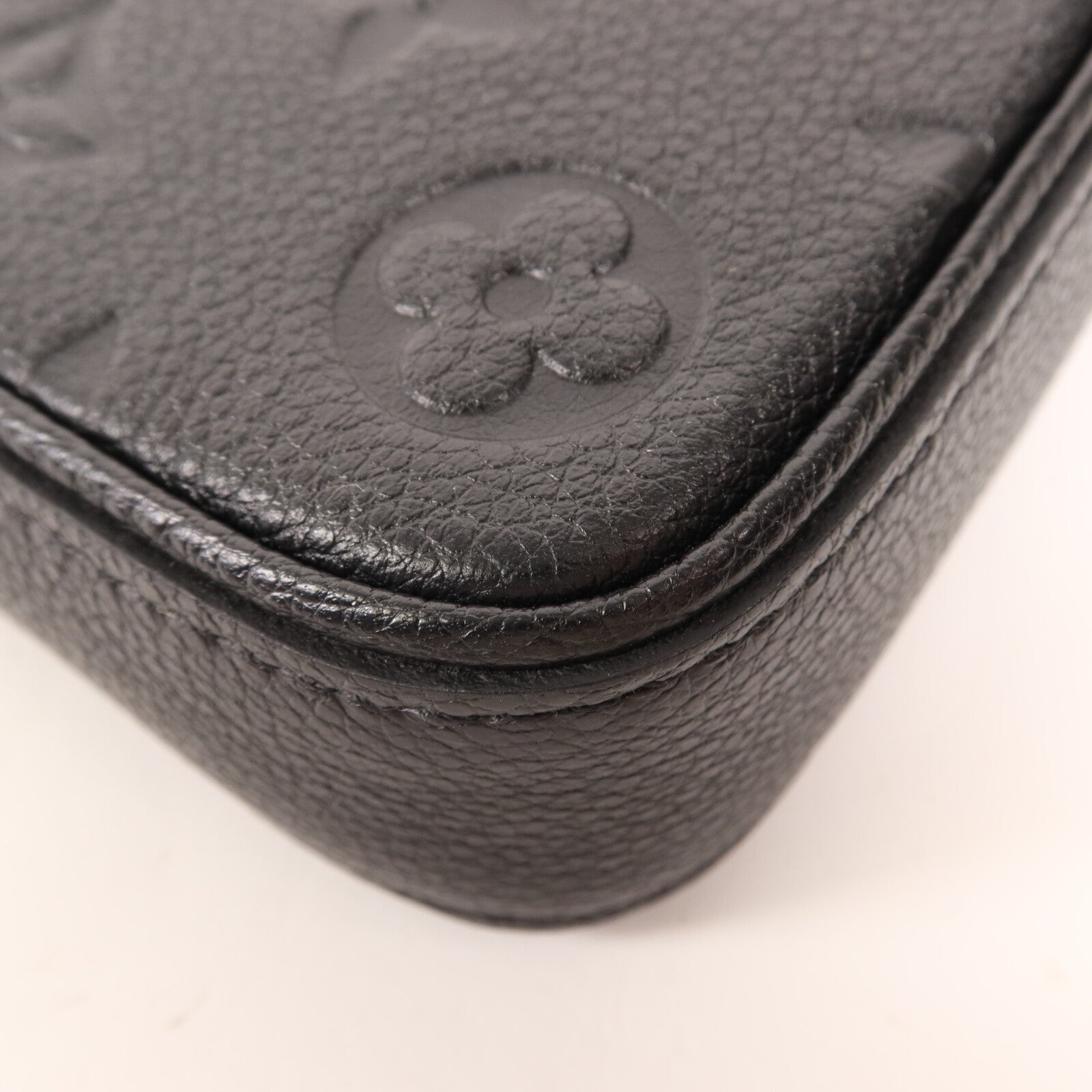 LOUIS VUITTON Monogram Empreinte Easy Pouch On Strap金扣手挽肩背兩用袋